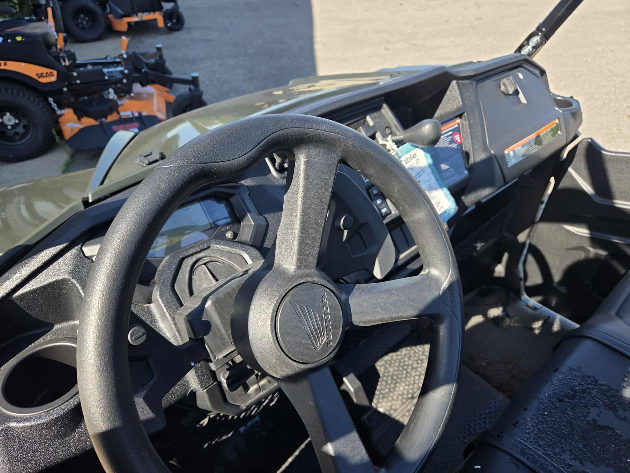 2025 Honda Pioneer 1000-5 Deluxe - Photo 4