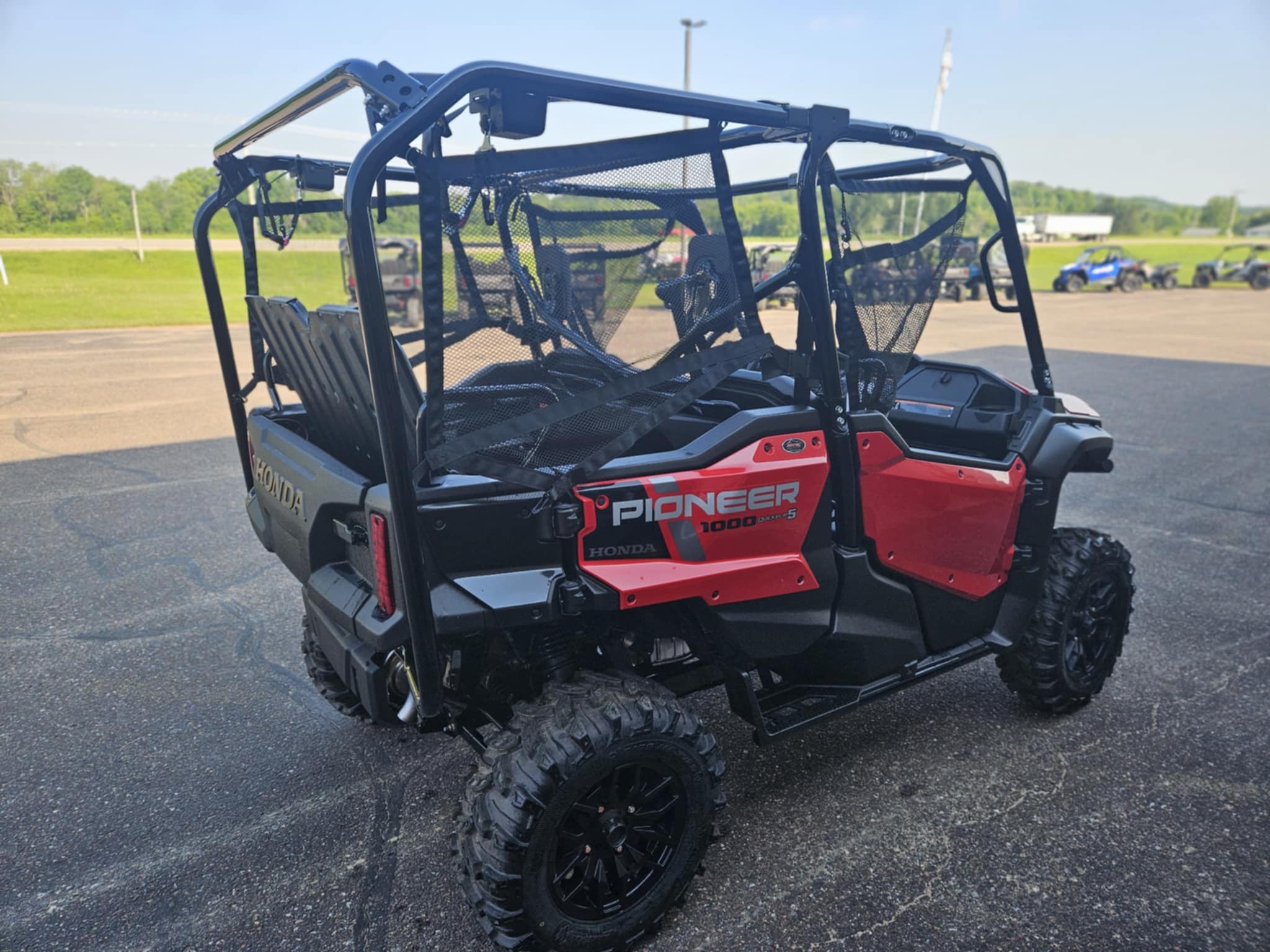 2025 Honda Pioneer 1000-5 Deluxe - Photo 5