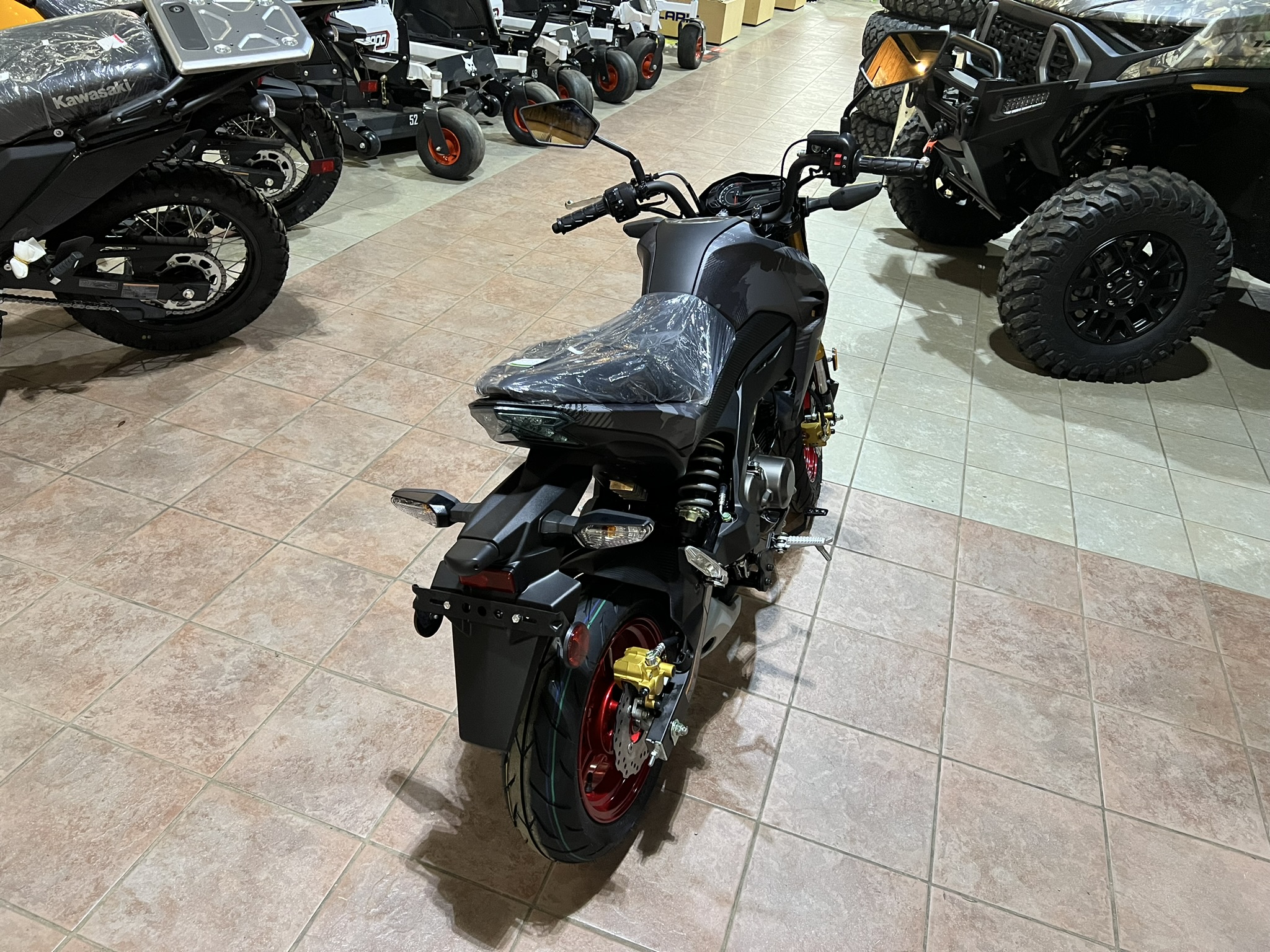 2024 Kawasaki Z125Pro Cypher CamoGray/Metallic Matte Carbon Gray - Photo 5