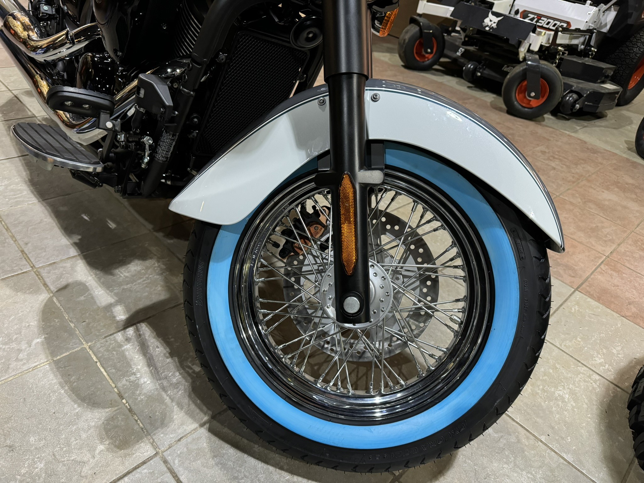 2024 Kawasaki Vulcan® 900 Classic - Pearl Storm Gray/Pearl Robotic White - Photo 8