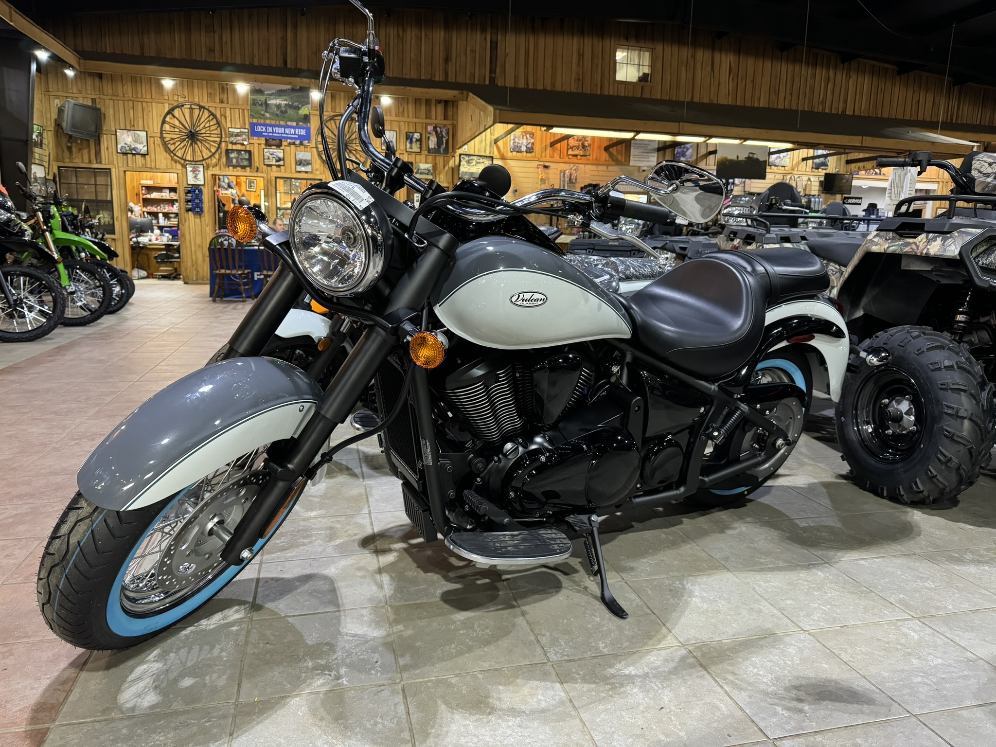 2024 Kawasaki Vulcan® 900 Classic - Pearl Storm Gray/Pearl Robotic White - Photo 6