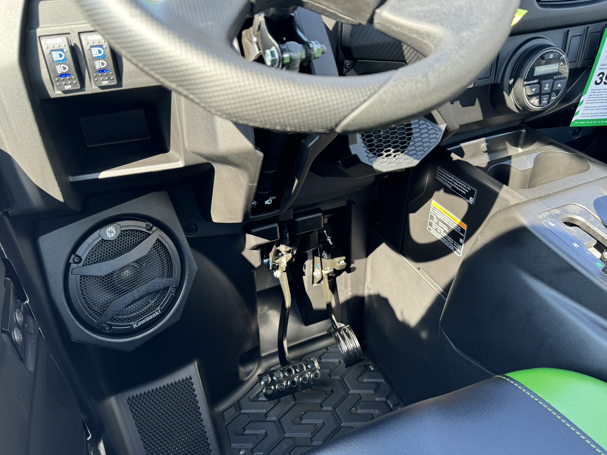 2025 Kawasaki Teryx4™ S SE - Candy Lime Green / Super Black - Photo 13
