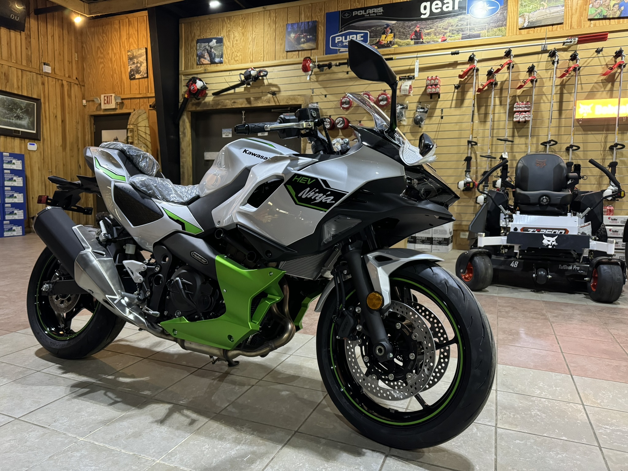 2024 Kawasaki Ninja® 7 Hybrid ABS - Metallic Bright Silver/Metallic Matte Lime Green/Ebony - Photo 5