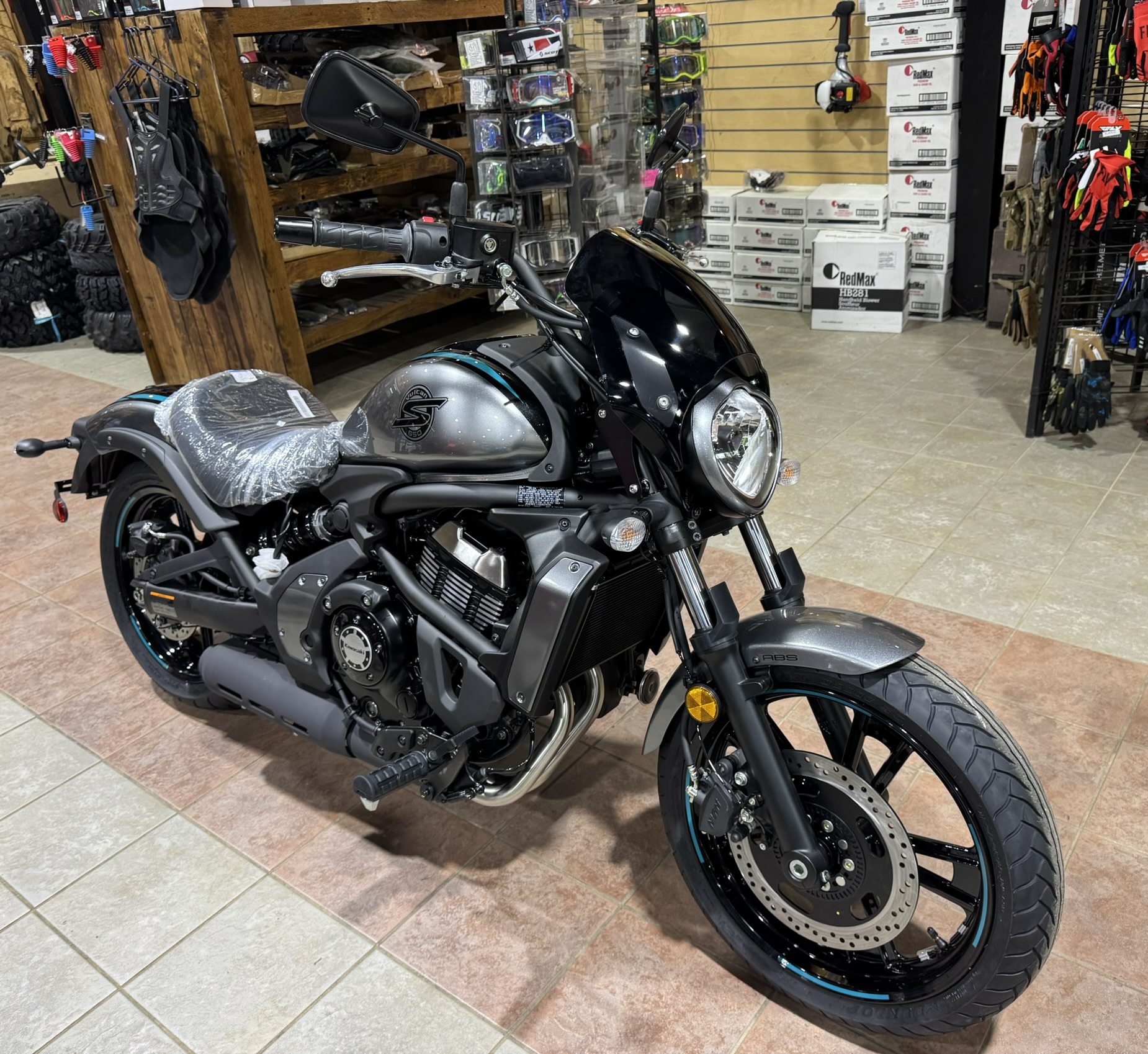 2025 Kawasaki Vulcan® S Café 650 - Metallic Moondust Gray / Metallic Spark Black - Photo 6