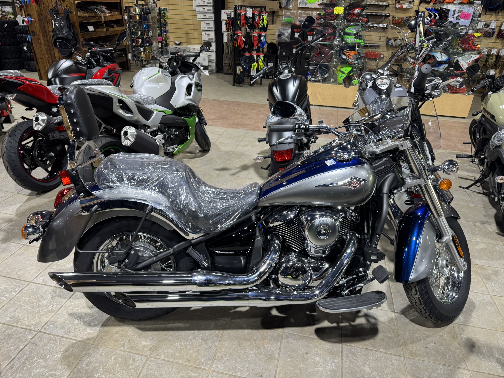2025 Kawasaki Vulcan® 900 Classic LT - Metallic Ocean Blue/Metallic Moondust Gray - Photo 6