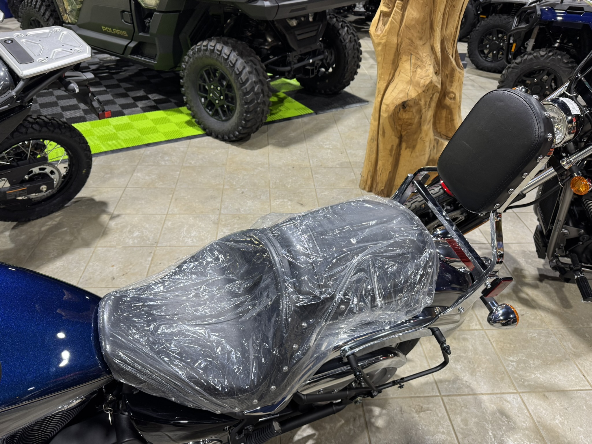 2025 Kawasaki Vulcan® 900 Classic LT - Metallic Ocean Blue/Metallic Moondust Gray - Photo 10