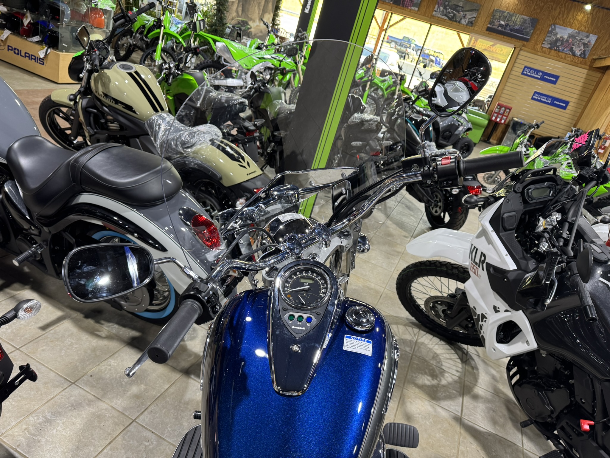 2025 Kawasaki Vulcan® 900 Classic LT - Metallic Ocean Blue/Metallic Moondust Gray - Photo 11