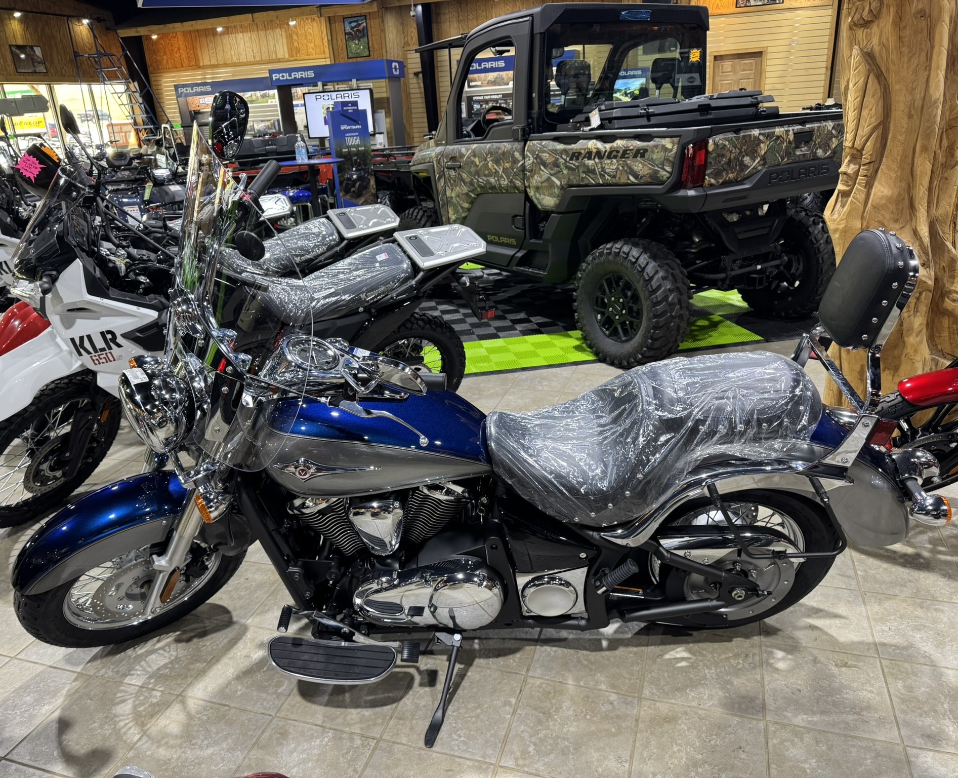 2025 Kawasaki Vulcan® 900 Classic LT - Metallic Ocean Blue/Metallic Moondust Gray - Photo 12