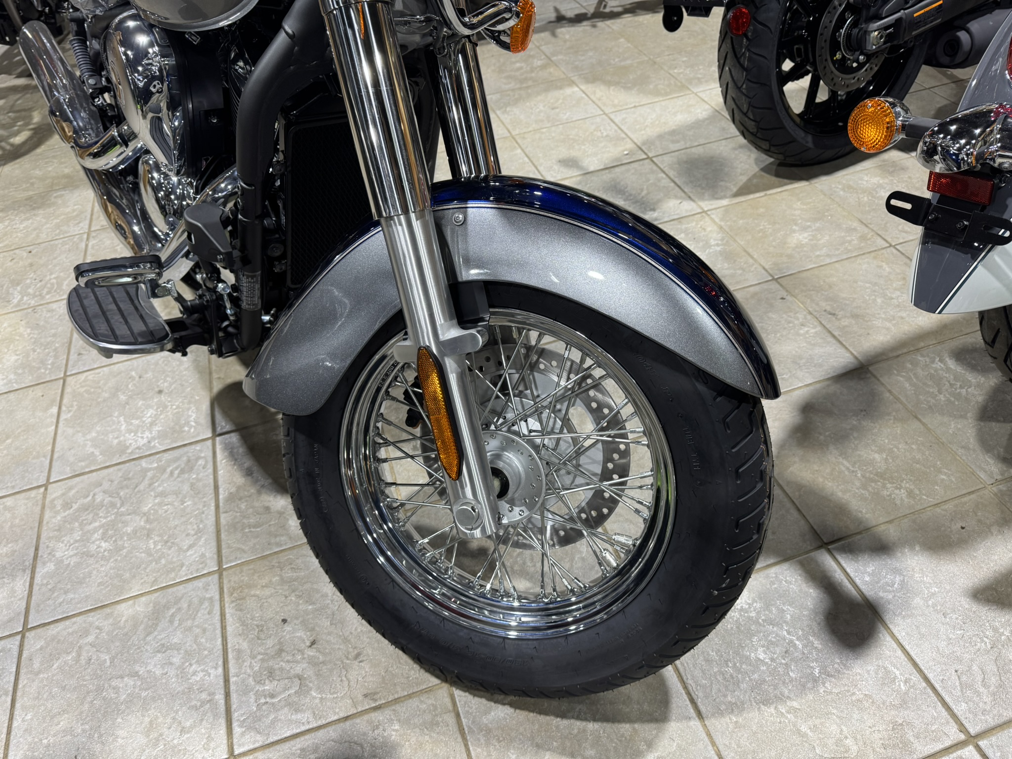 2025 Kawasaki Vulcan® 900 Classic LT - Metallic Ocean Blue/Metallic Moondust Gray - Photo 13