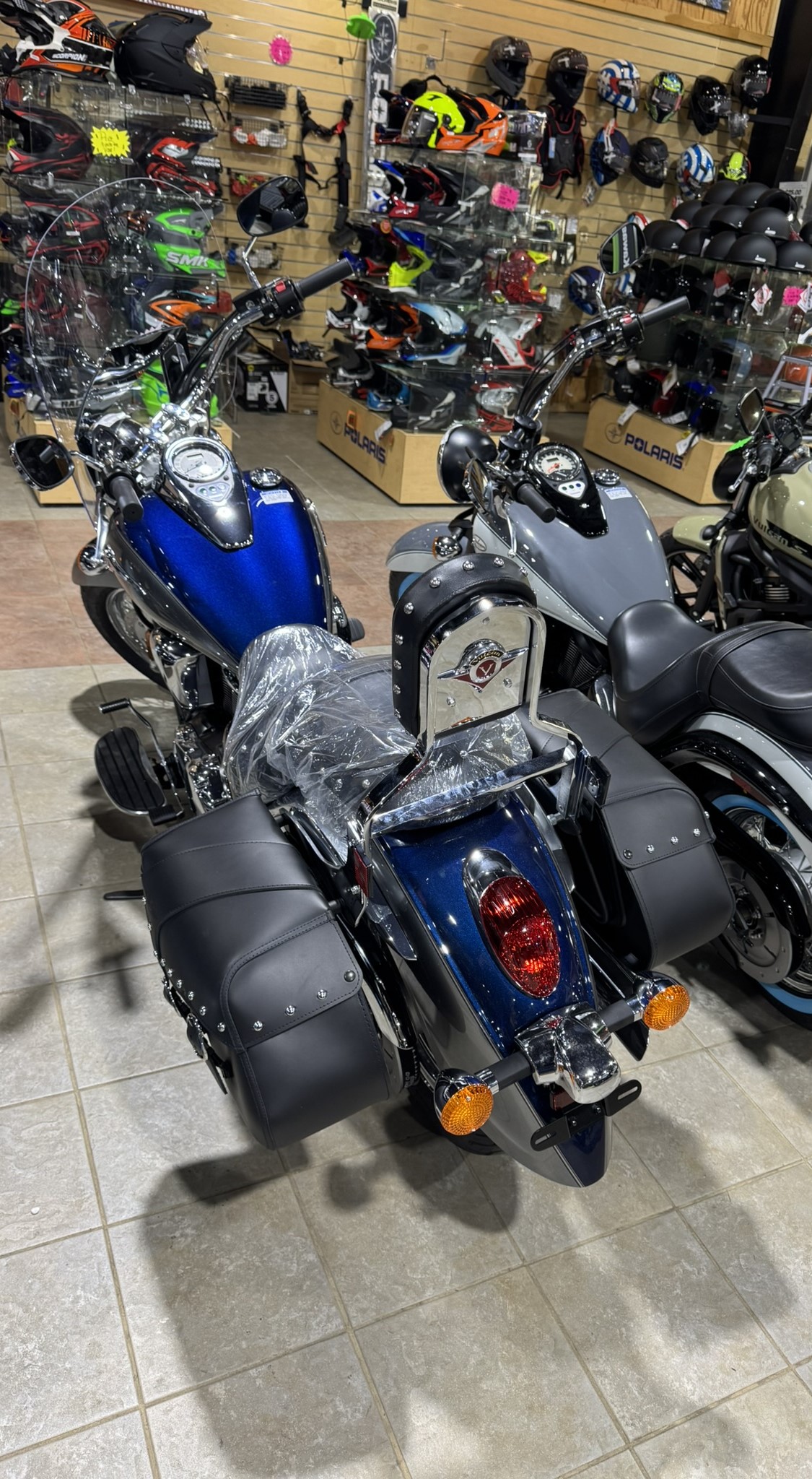 2025 Kawasaki Vulcan® 900 Classic LT - Metallic Ocean Blue/Metallic Moondust Gray - Photo 5
