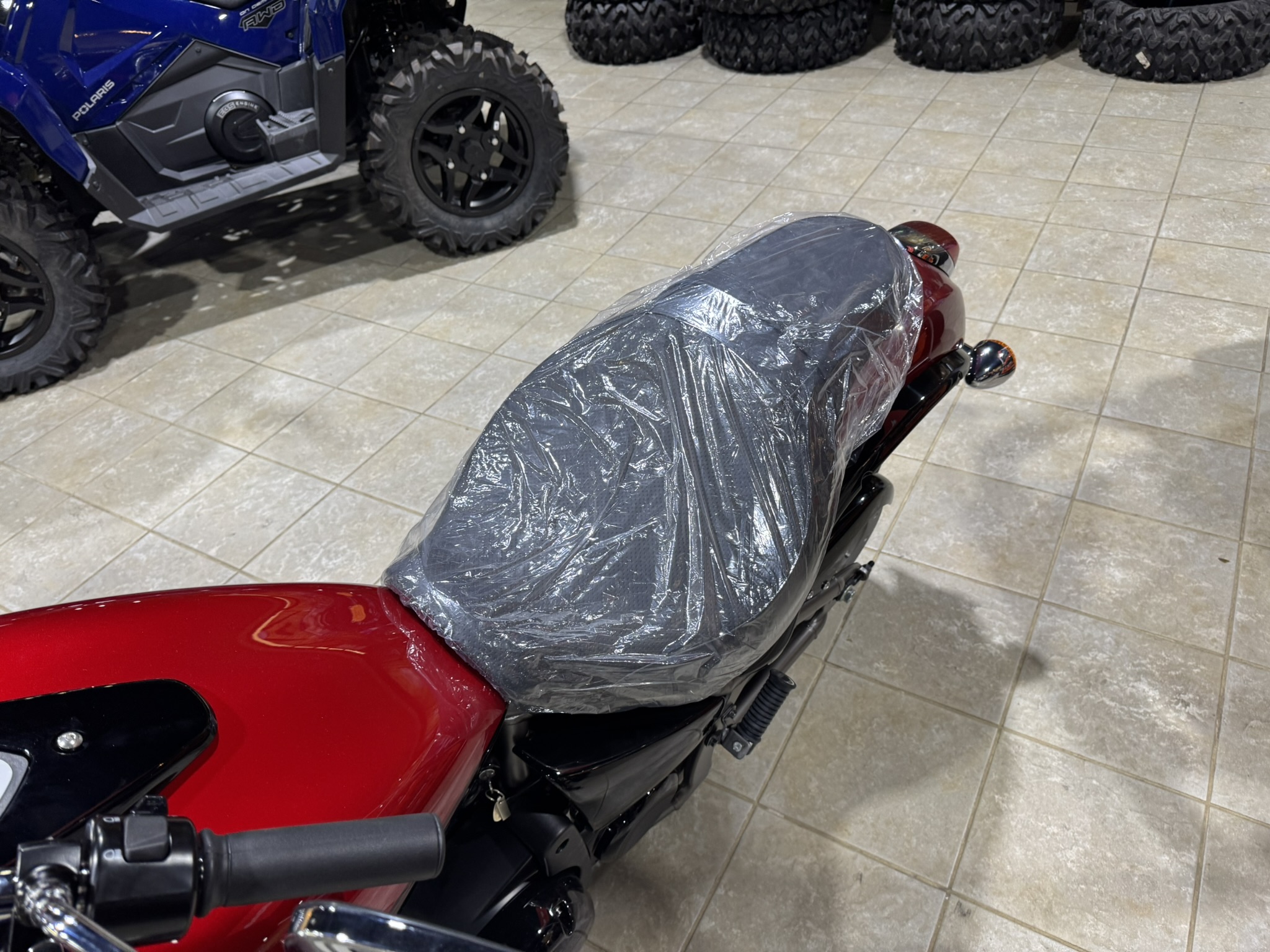 2025 Kawasaki Vulcan® 900 Custom - Candy Fire Red / Ebony - Photo 7