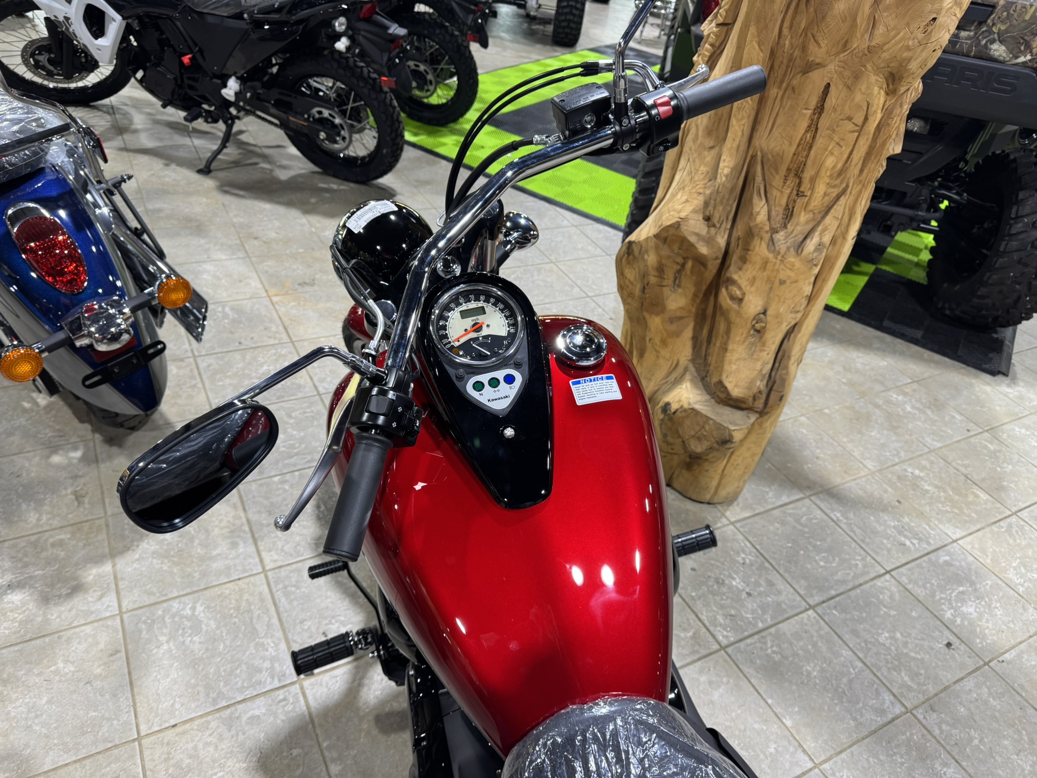 2025 Kawasaki Vulcan® 900 Custom - Candy Fire Red / Ebony - Photo 8
