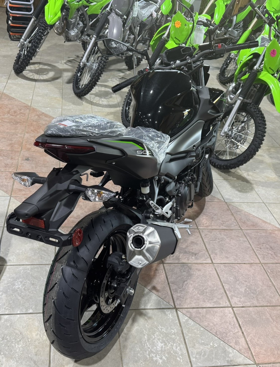 2025 Kawasaki Z500 ABS - Metallic Spark Black / Metallic Matte - Photo 5