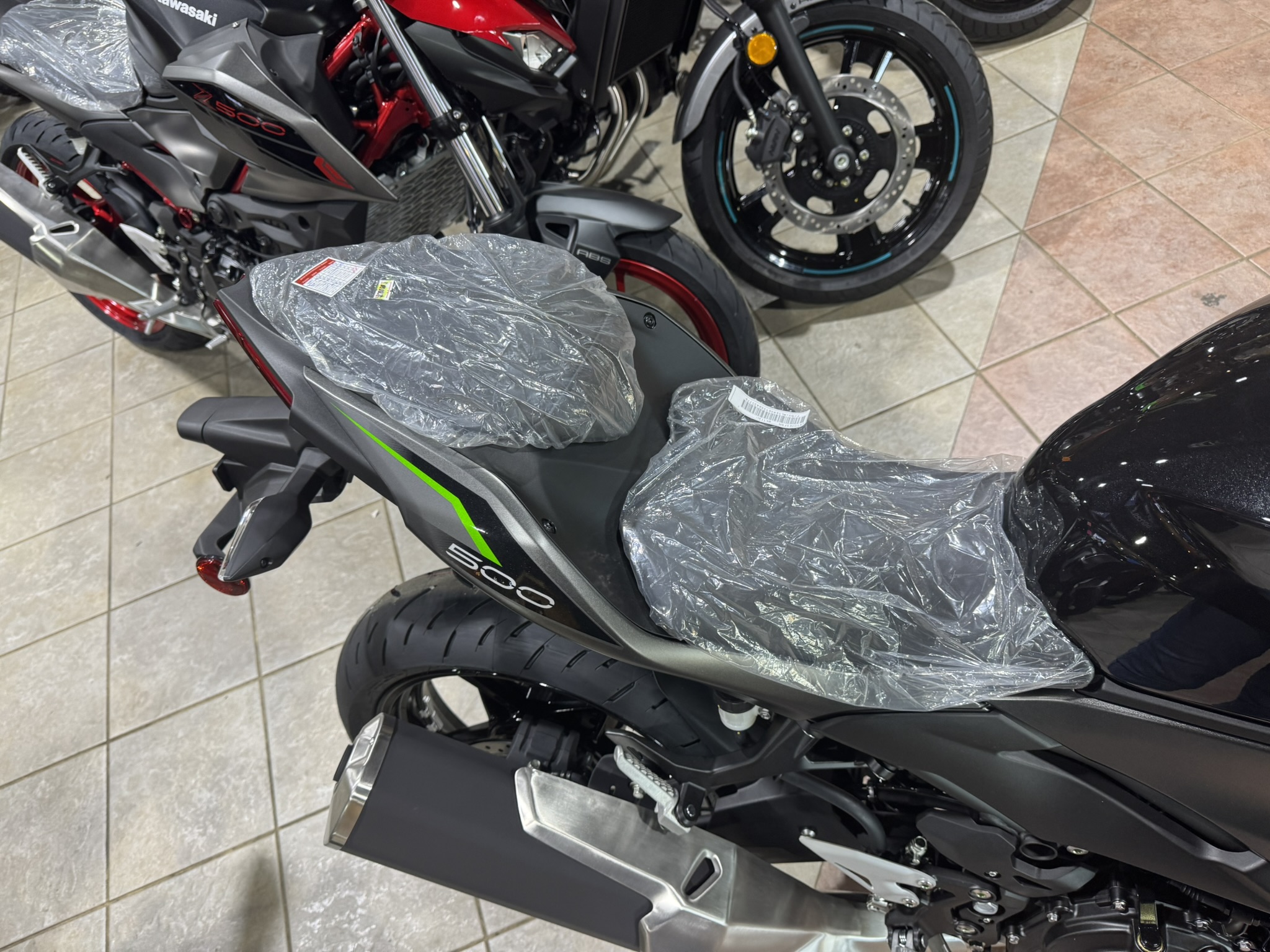 2025 Kawasaki Z500 ABS - Metallic Spark Black / Metallic Matte - Photo 6