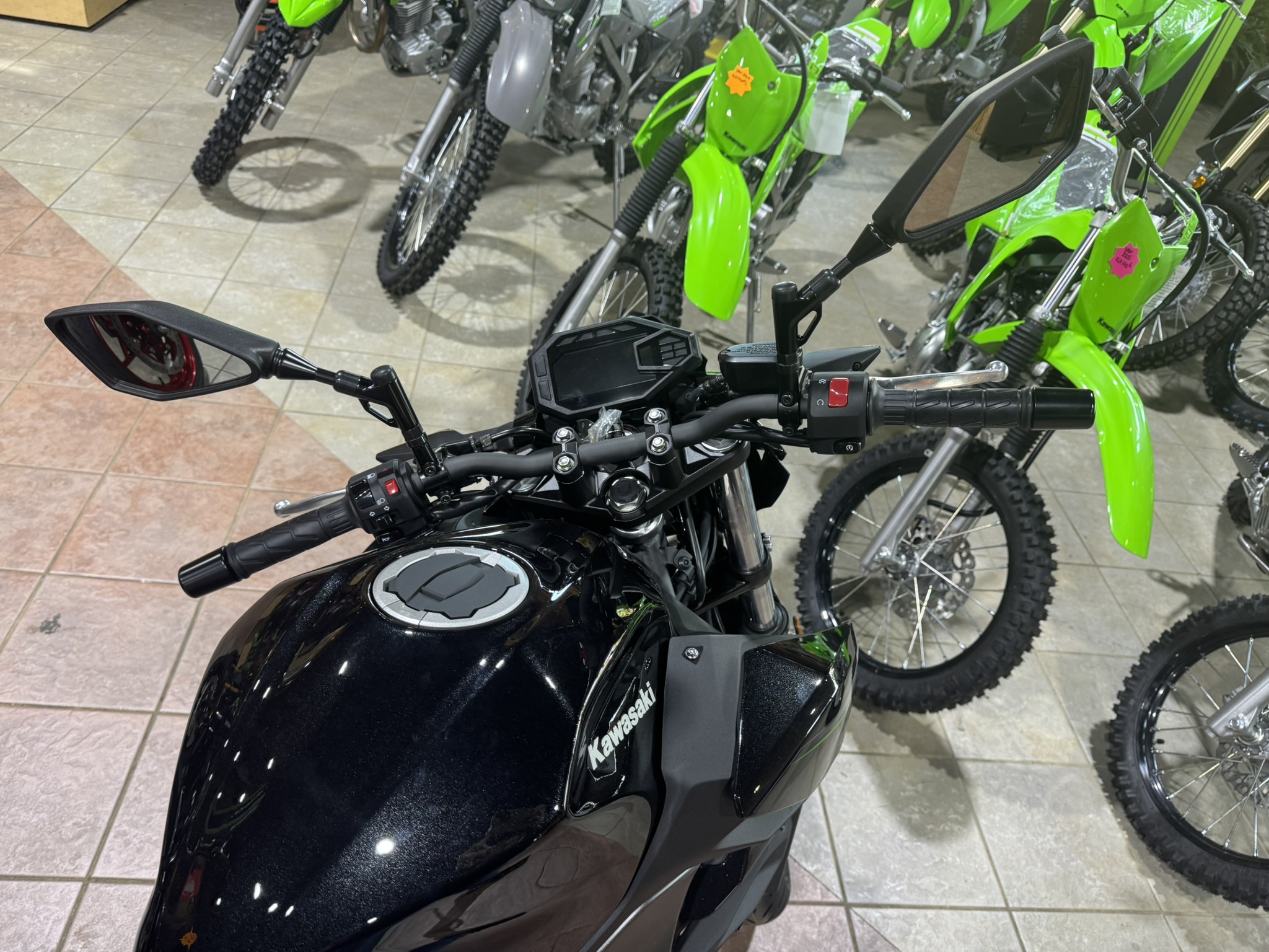 2025 Kawasaki Z500 ABS - Metallic Spark Black / Metallic Matte - Photo 7