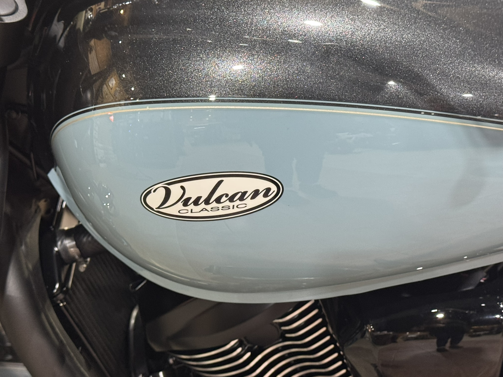 2025 Kawasaki Vulcan® 900 Classic - Metallic Carbon Gray / Phantom Blue - Photo 6