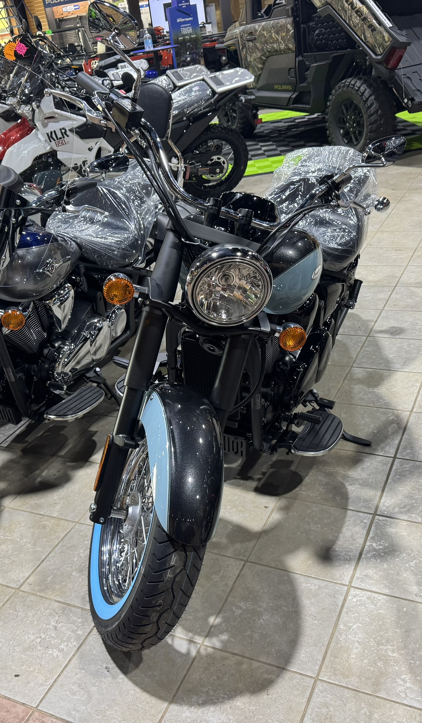 2025 Kawasaki Vulcan® 900 Classic - Metallic Carbon Gray / Phantom Blue - Photo 9