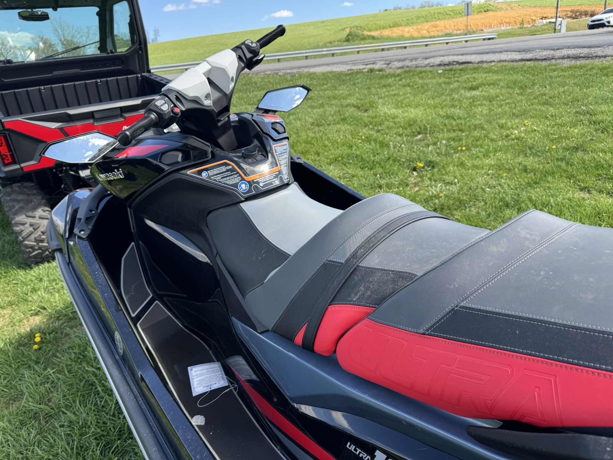 2025 Kawasaki Jet Ski® Ultra® 160 LX-S - Red /Bluish Gray / Ebony - Photo 6
