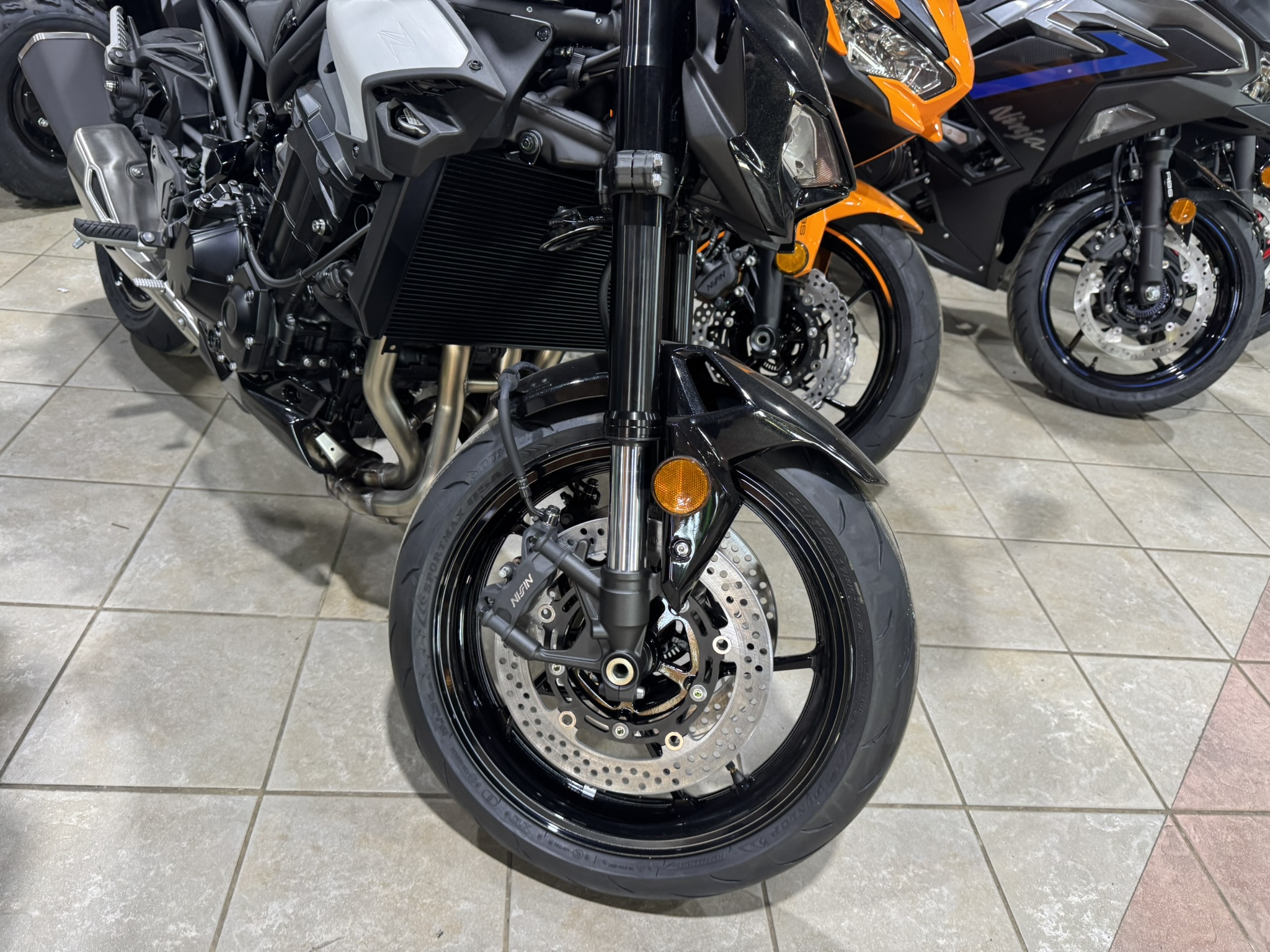 2025 Kawasaki Z900 ABS - Metallic Spark Black/Metallic Carbon Gray/Ebony - Photo 6