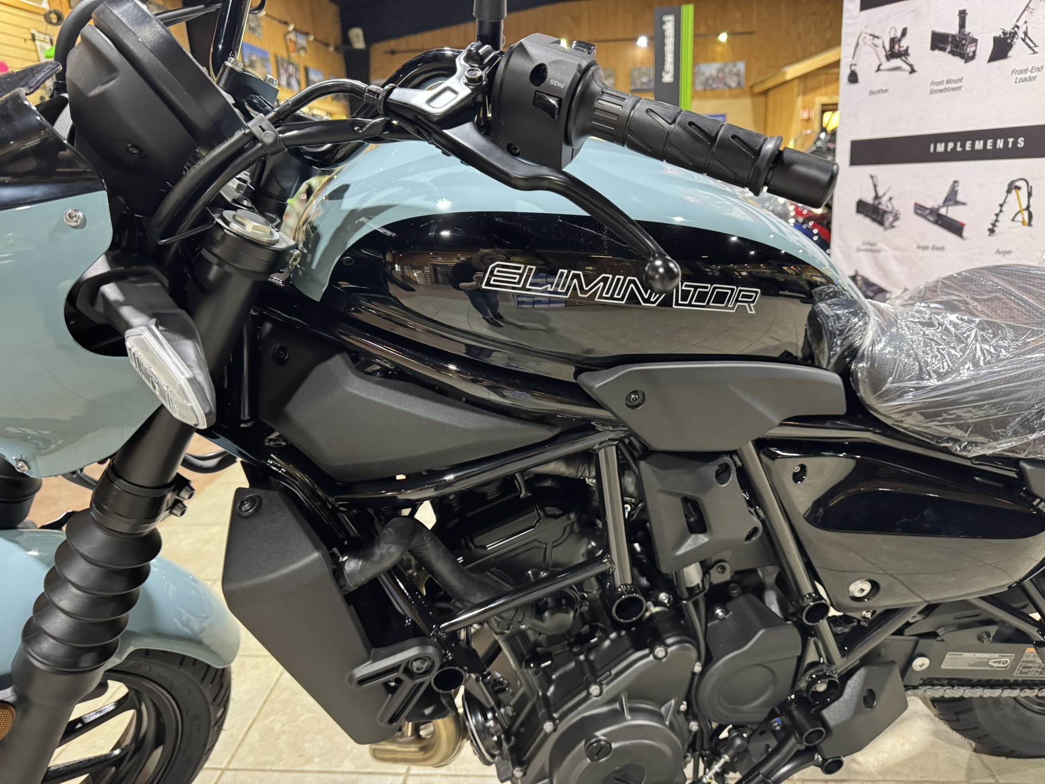 2025 Kawasaki Eliminator® SE ABS - Phantom Blue / Ebony - Photo 2