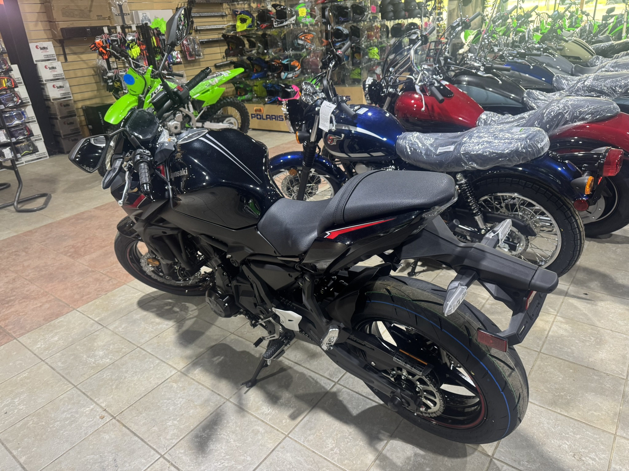 2025 Kawasaki Z650 BASE - Metallic Matte Dark Gray / Metallic Spark Black - Photo 8