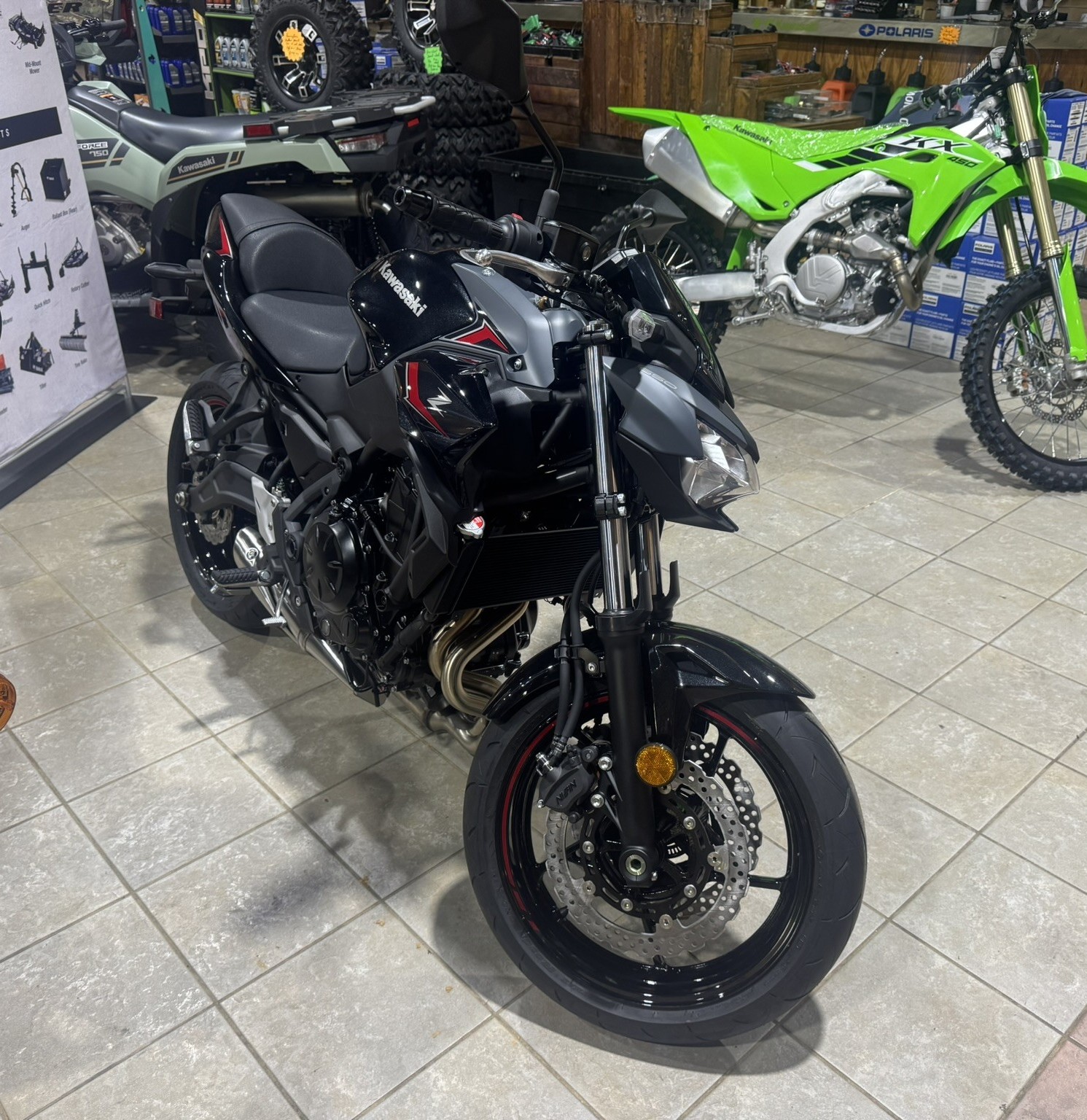 2025 Kawasaki Z650 BASE - Metallic Matte Dark Gray / Metallic Spark Black - Photo 10