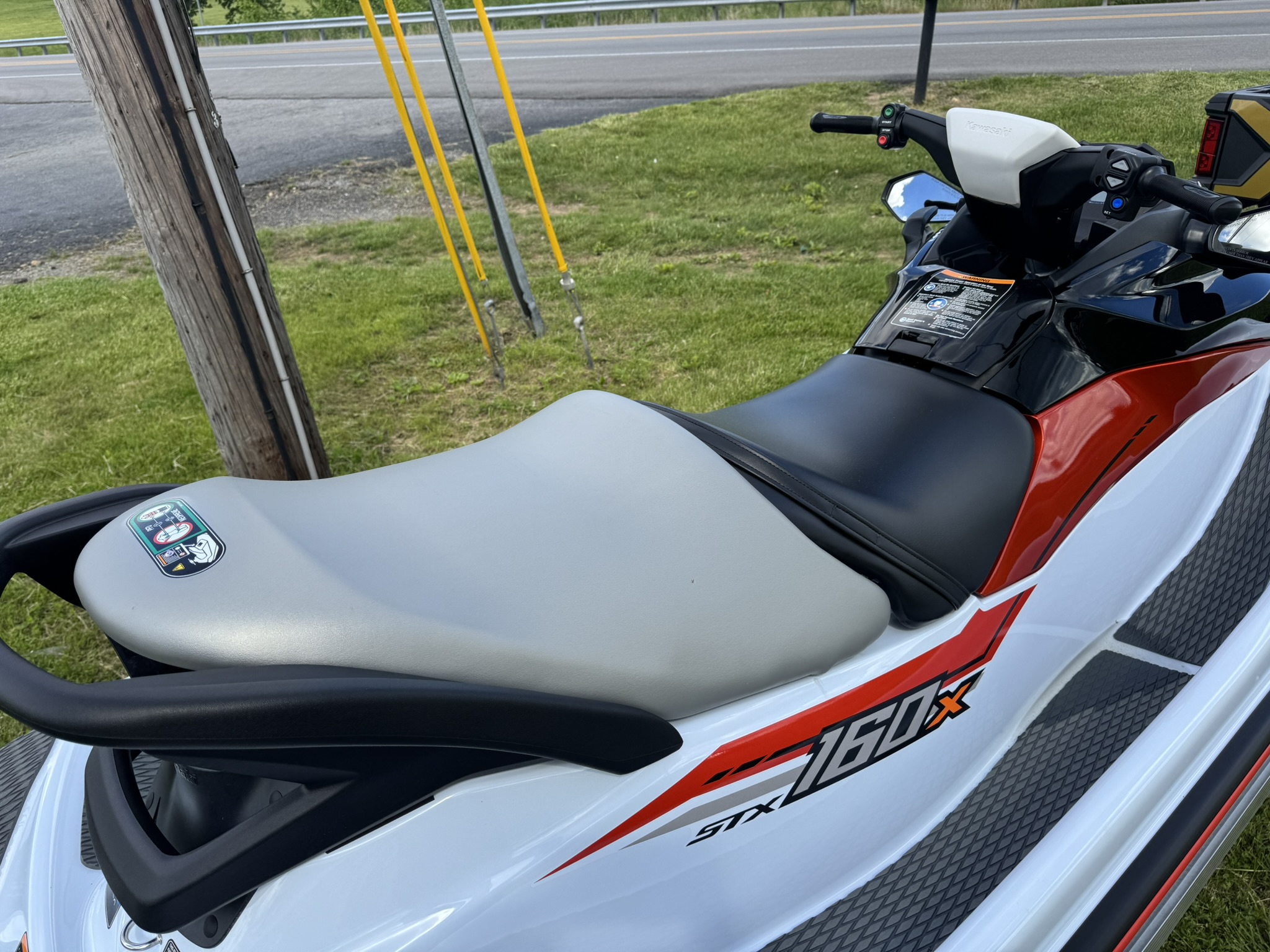 2025 Kawasaki Jet Ski® STX® 160X - Crystal White / Ebony - Photo 7