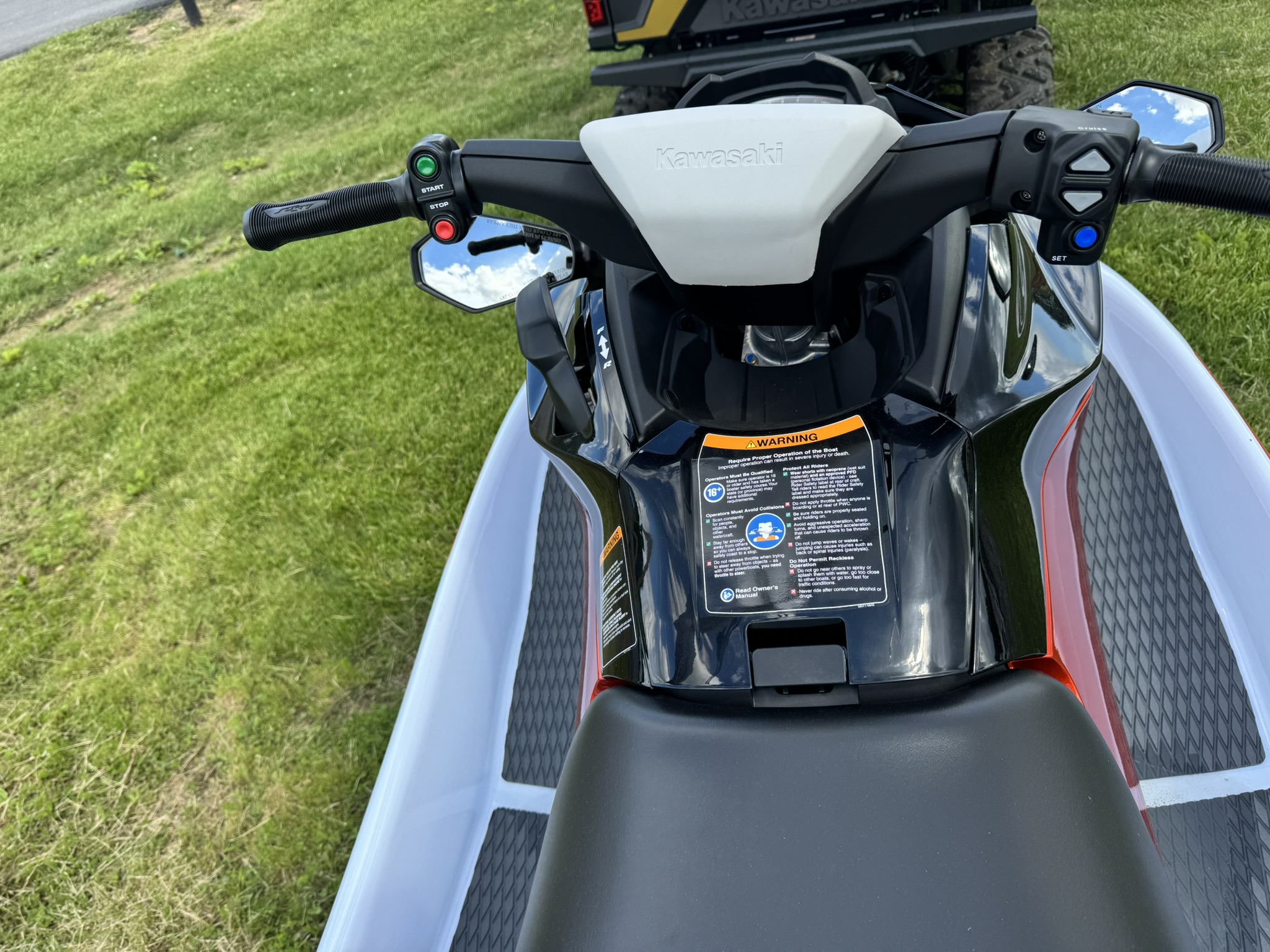 2025 Kawasaki Jet Ski® STX® 160X - Crystal White / Ebony - Photo 8