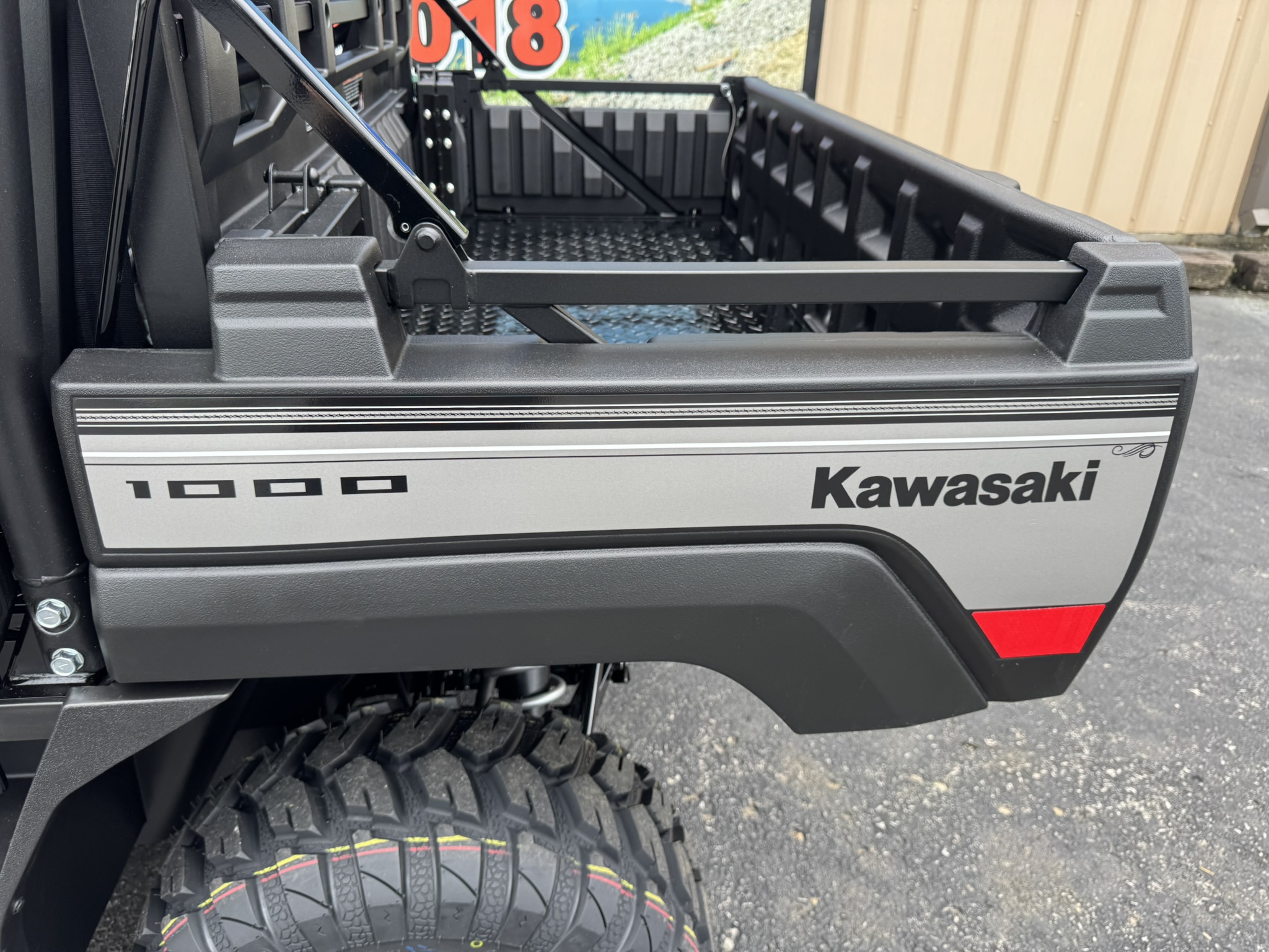 2026 Kawasaki Mule™ PRO-FXT™ 1000 LE Ranch Edition -  Metallic Phantom Silver - Photo 4