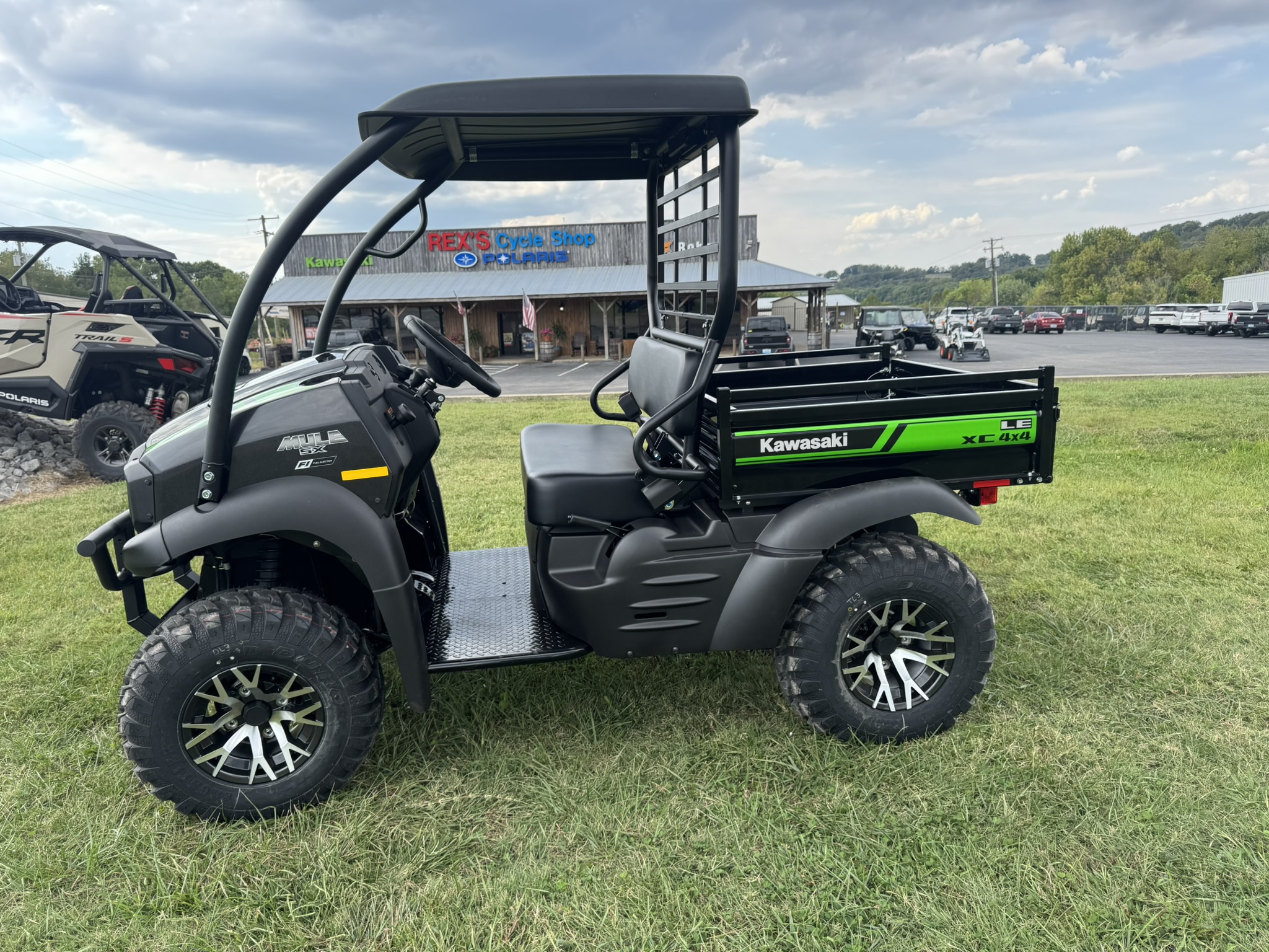 2026 Kawasaki Mule SX™ 4x4 XC LE - Metallic Onyx Black