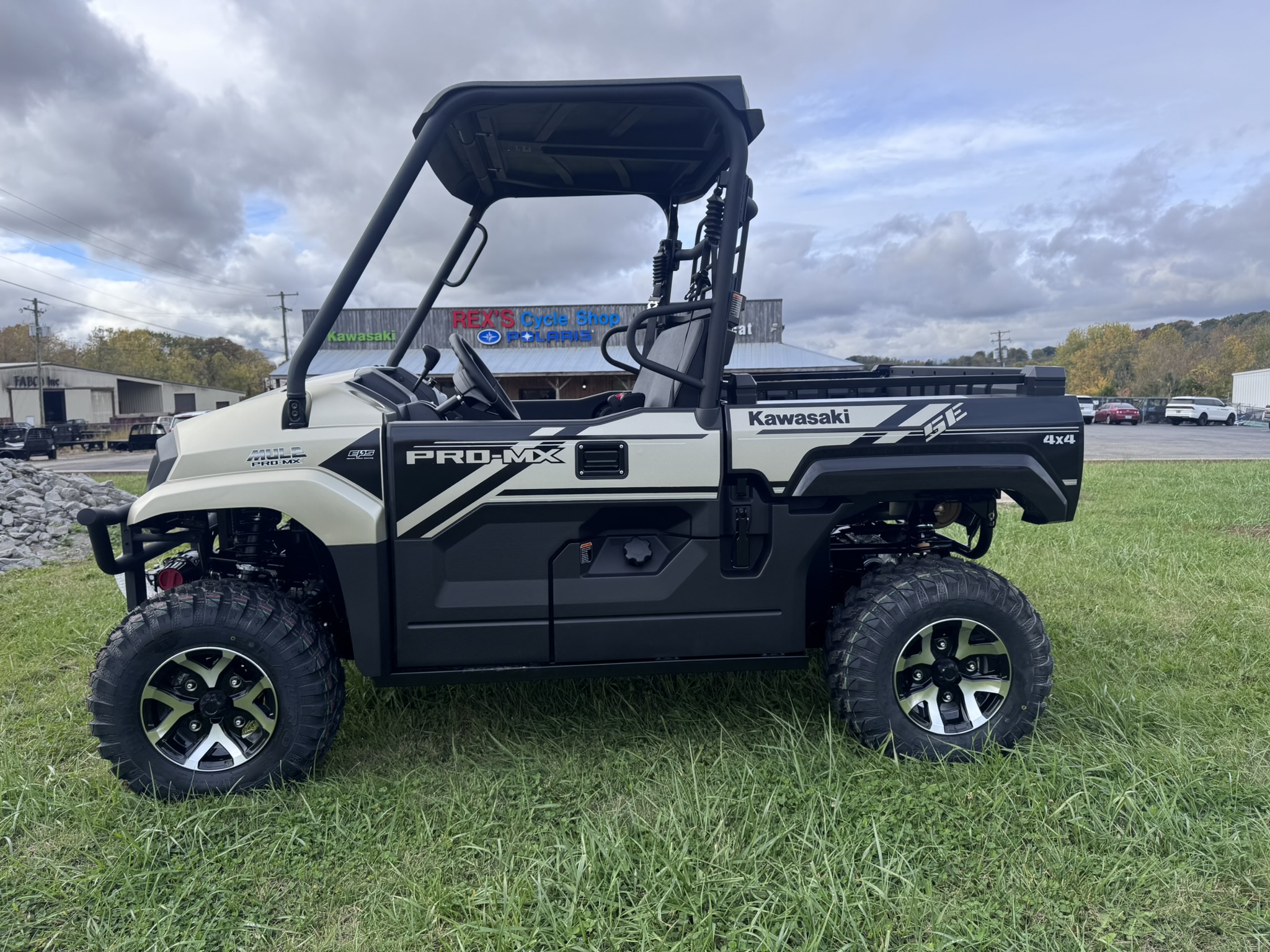 2026 Kawasaki Mule™ PRO-MX™ SE - Gold