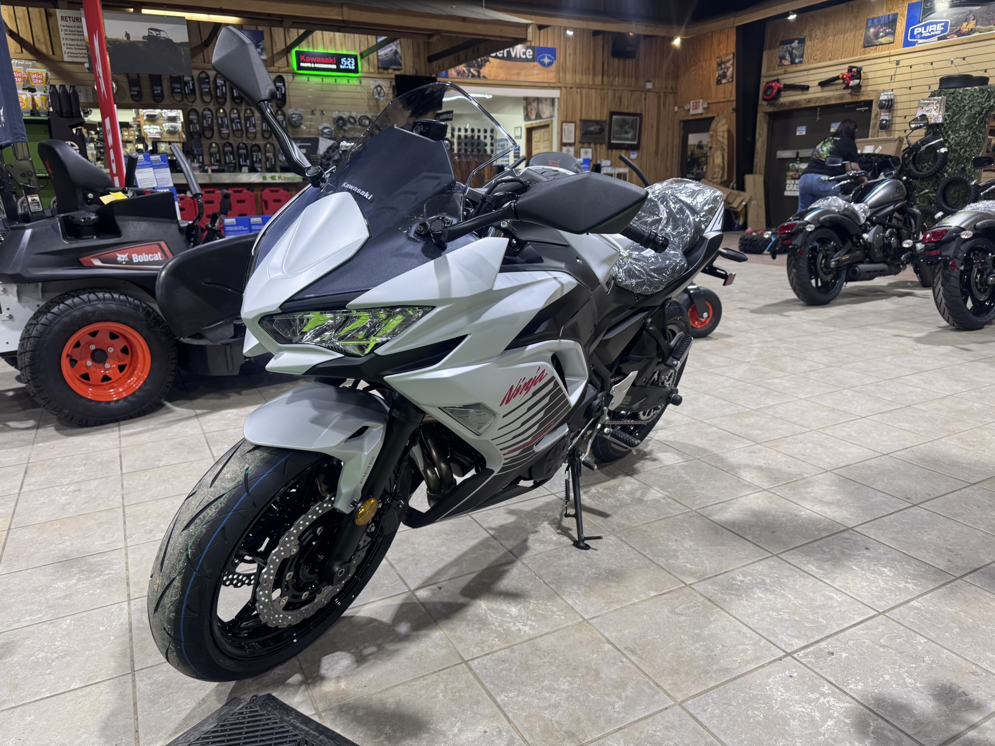 2026 Kawasaki Ninja® 650 ABS - Metallic Matte Whitish Silver / Metallic Flat Spark Black - Photo 4