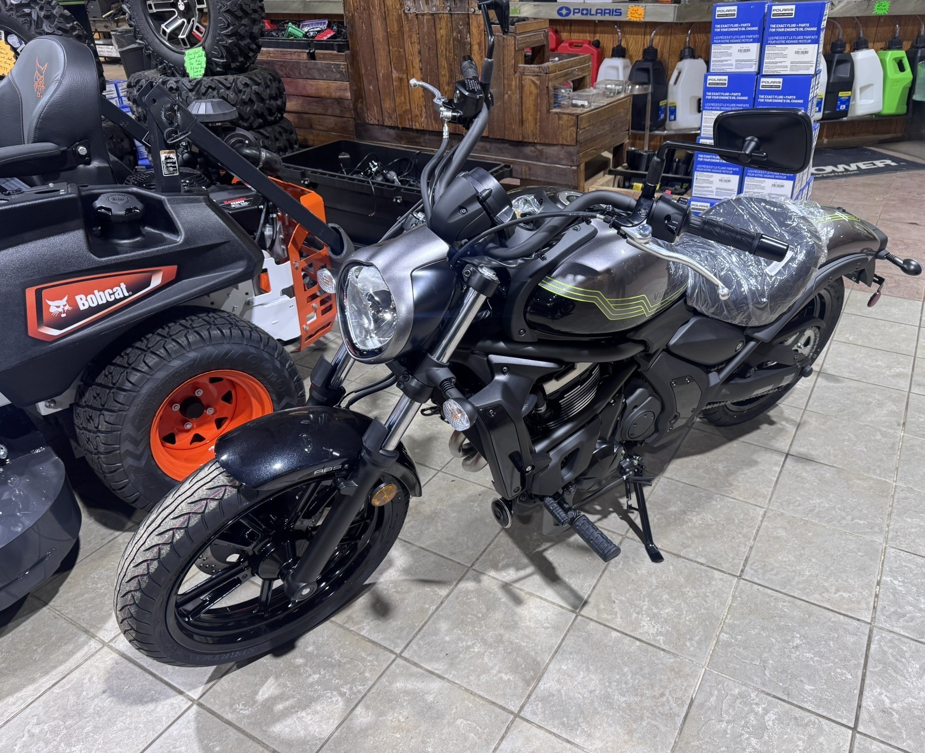 2026 Kawasaki Vulcan® S ABS - Metallic Matte Graphite Gray - Photo 3