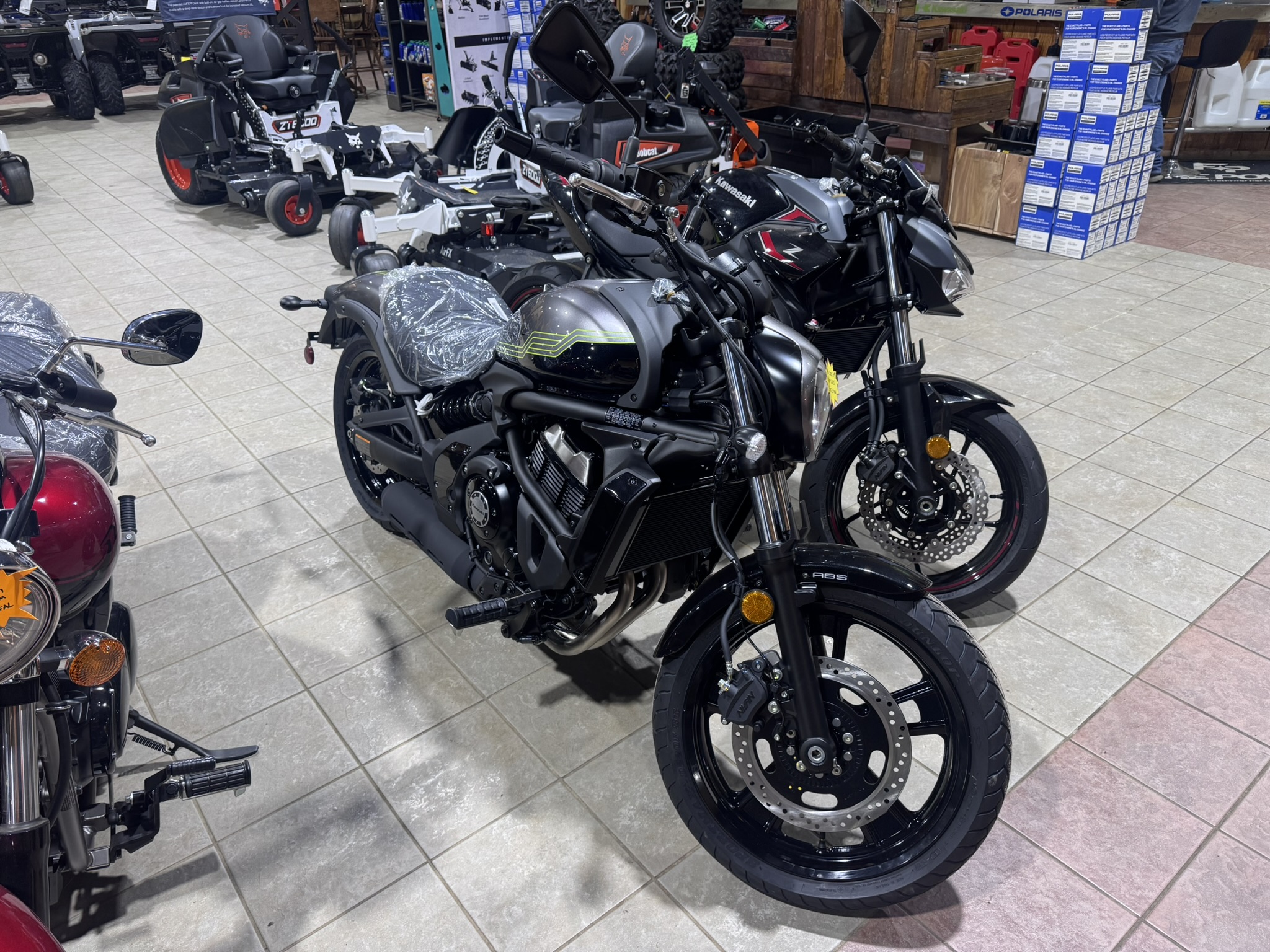 2026 Kawasaki Vulcan® S ABS - Metallic Matte Graphite Gray - Photo 4