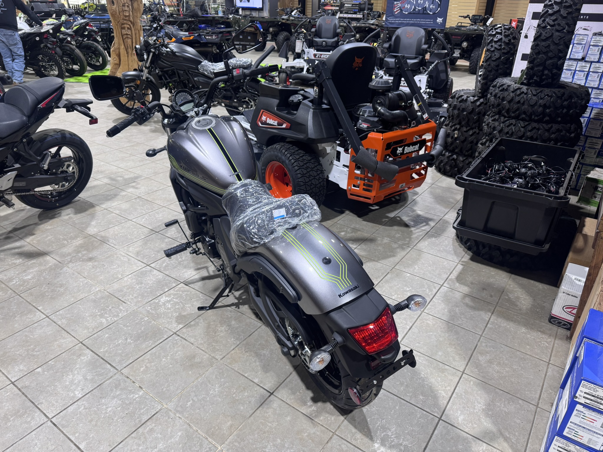 2026 Kawasaki Vulcan® S ABS - Metallic Matte Graphite Gray - Photo 5