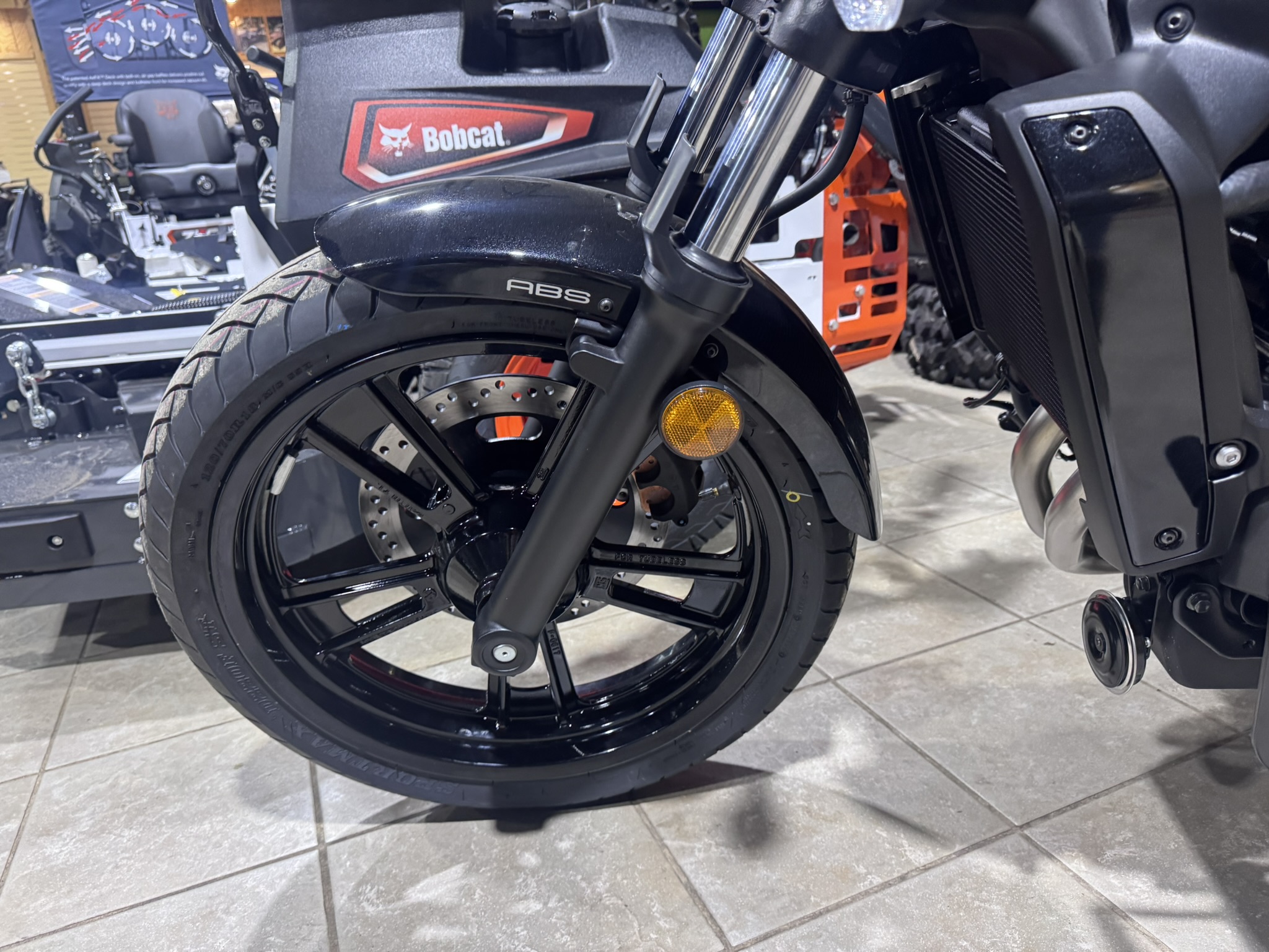 2026 Kawasaki Vulcan® S ABS - Metallic Matte Graphite Gray - Photo 6