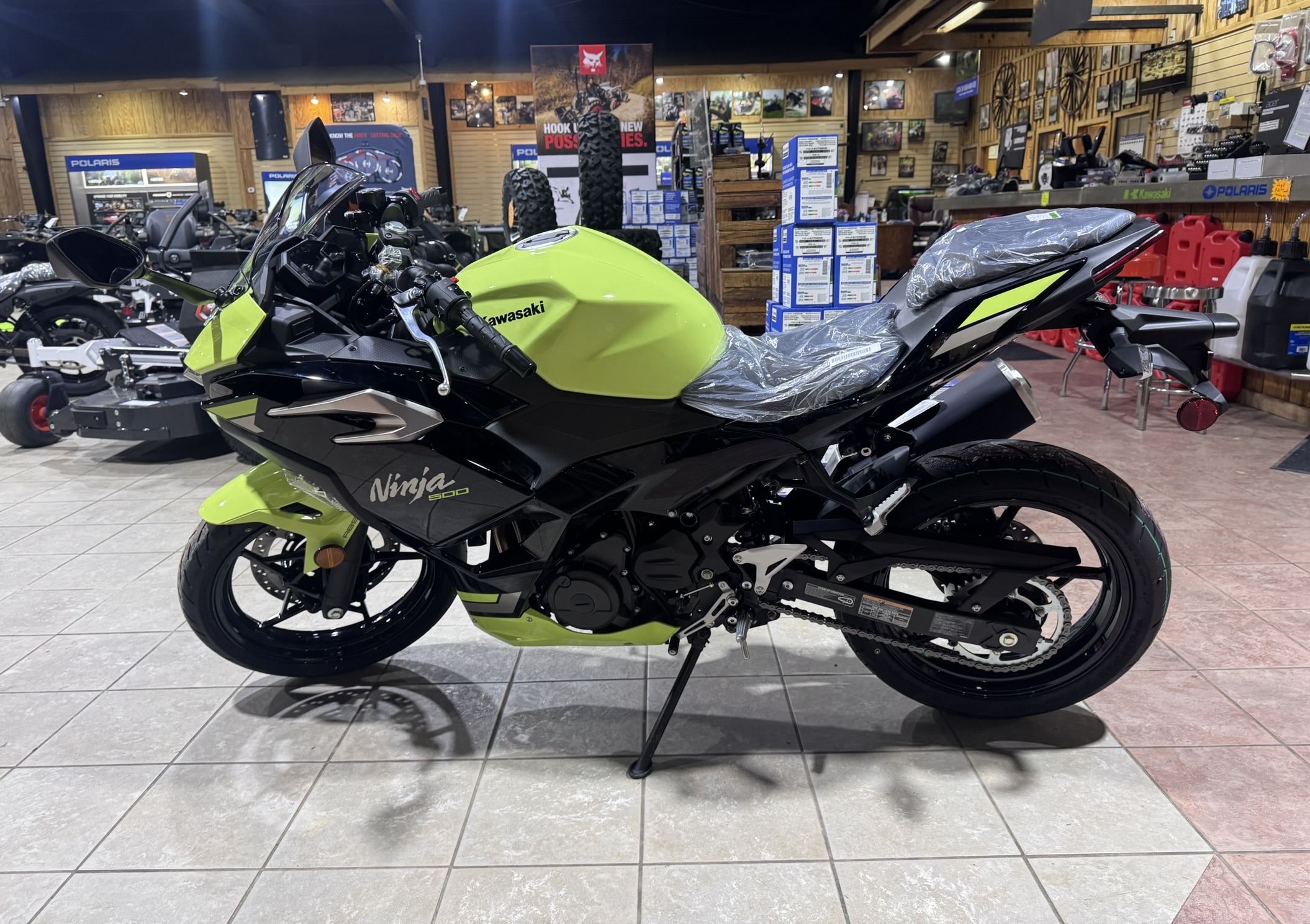 2026 Kawasaki Ninja® 500 ABS - Metallic Yellowish Green / Ebony