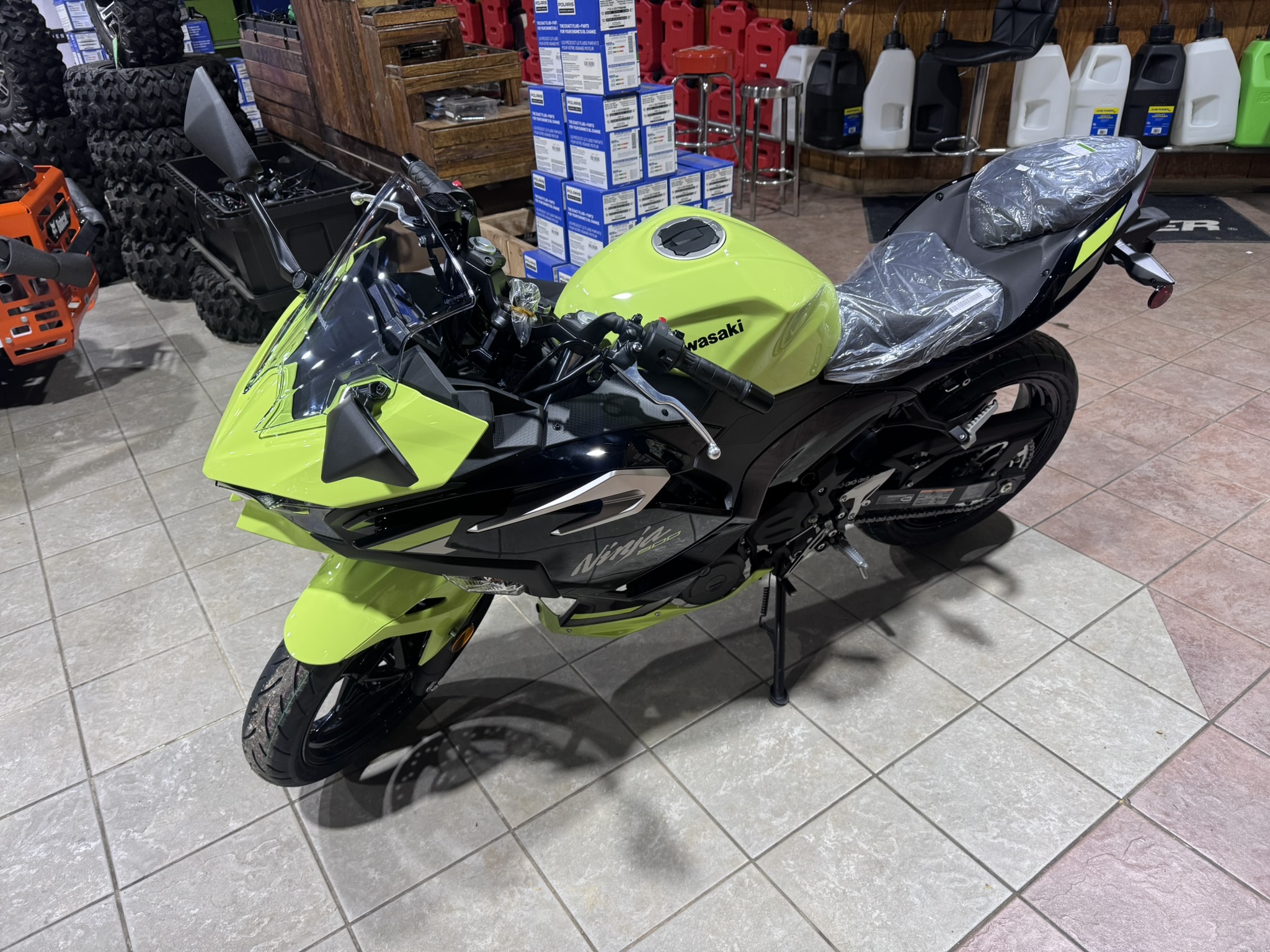 2026 Kawasaki Ninja® 500 ABS - Metallic Yellowish Green / Ebony - Photo 2