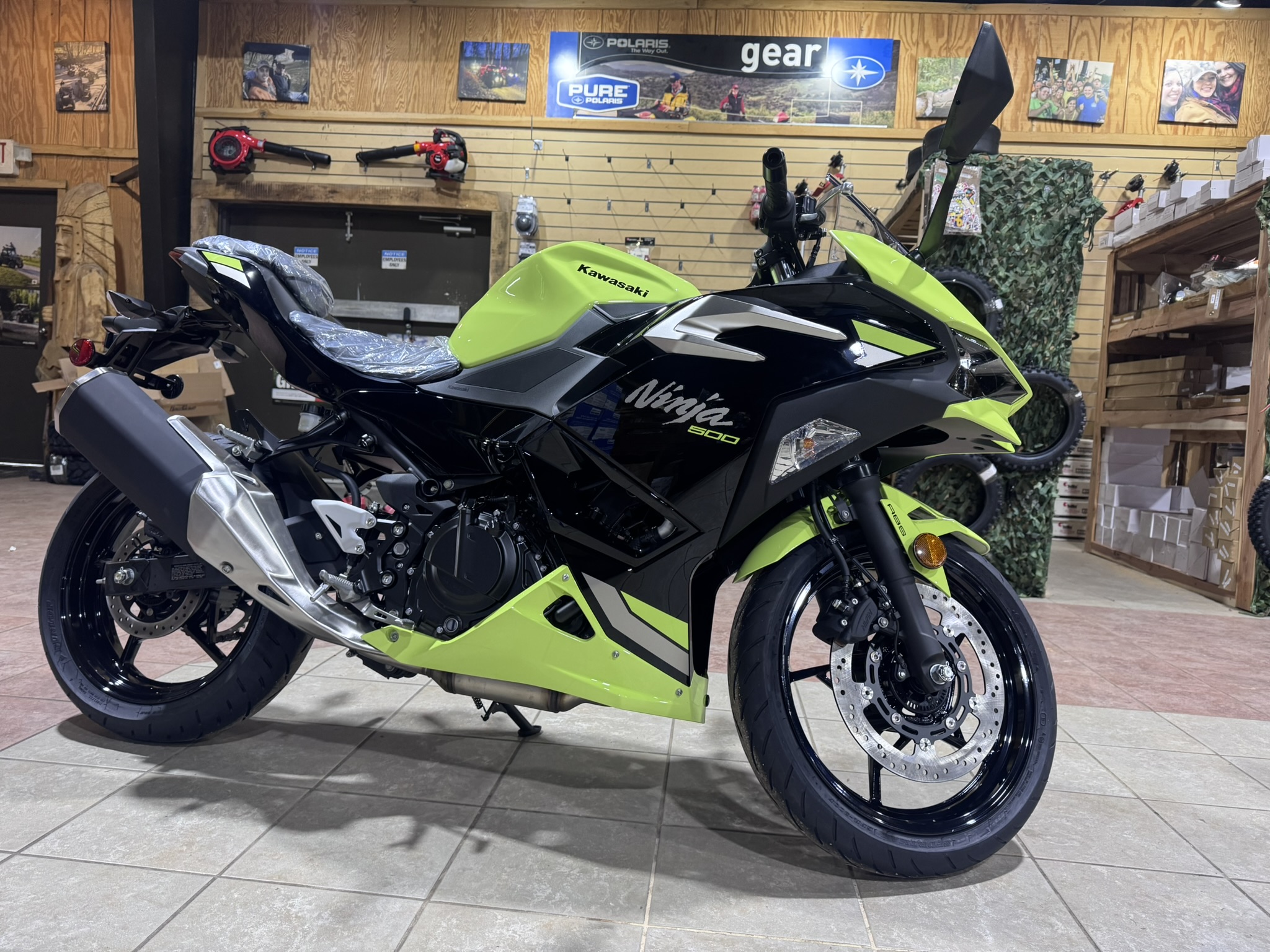 2026 Kawasaki Ninja® 500 ABS - Metallic Yellowish Green / Ebony - Photo 3