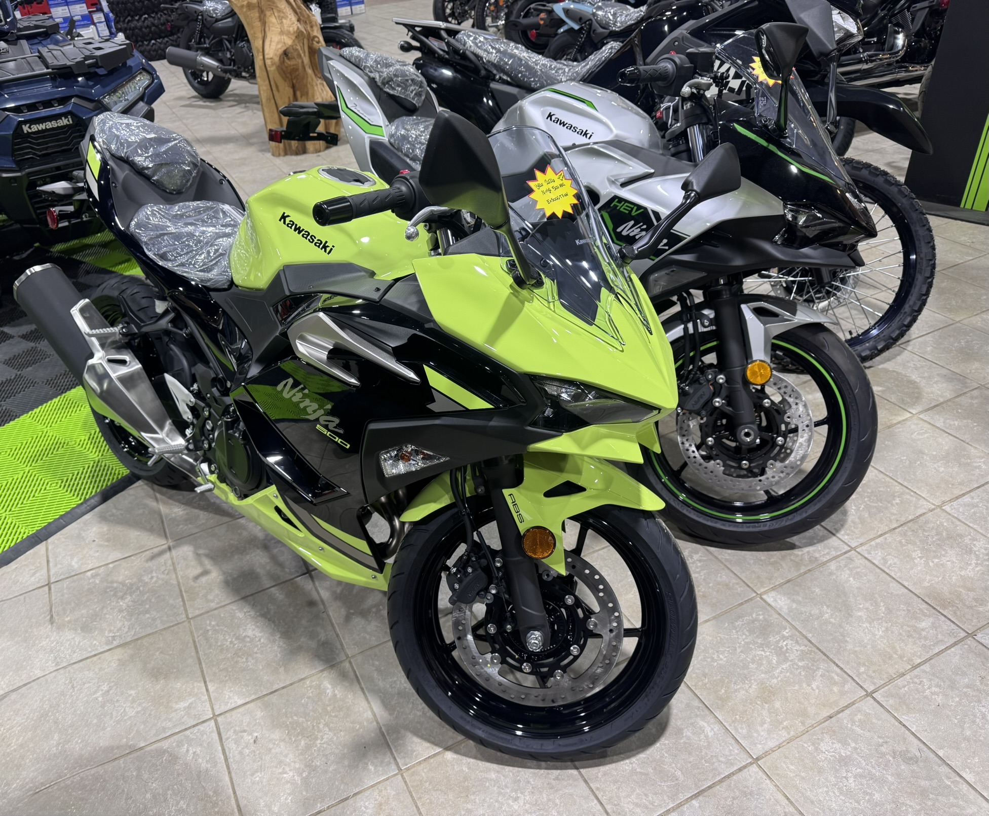 2026 Kawasaki Ninja® 500 ABS - Metallic Yellowish Green / Ebony - Photo 5