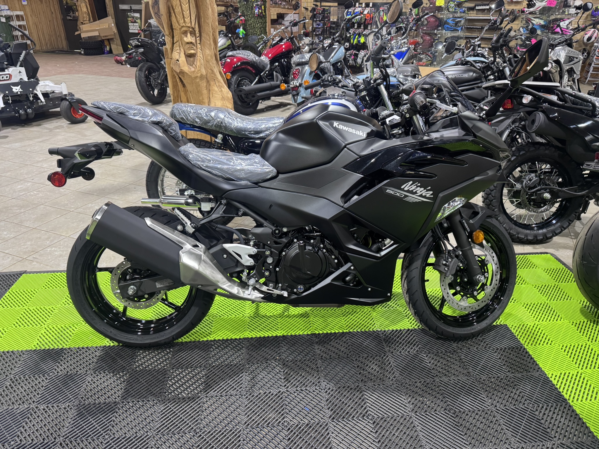 2026 Kawasaki Ninja® 500 ABS - Metallic Flat Spark Black / Metallic Spark Black - Photo 2