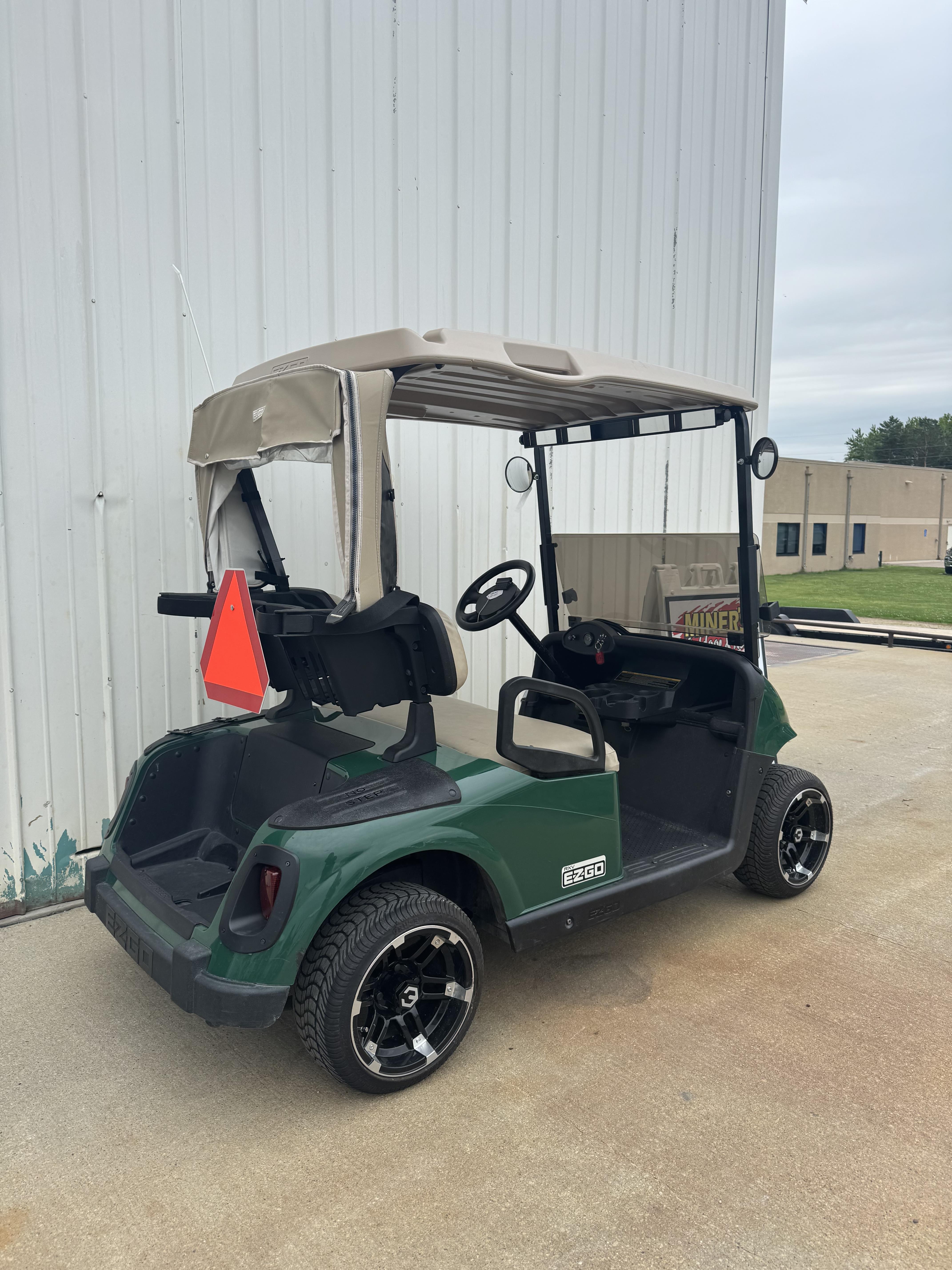 2010 E-Z-GO Electric (lights) - Photo 3