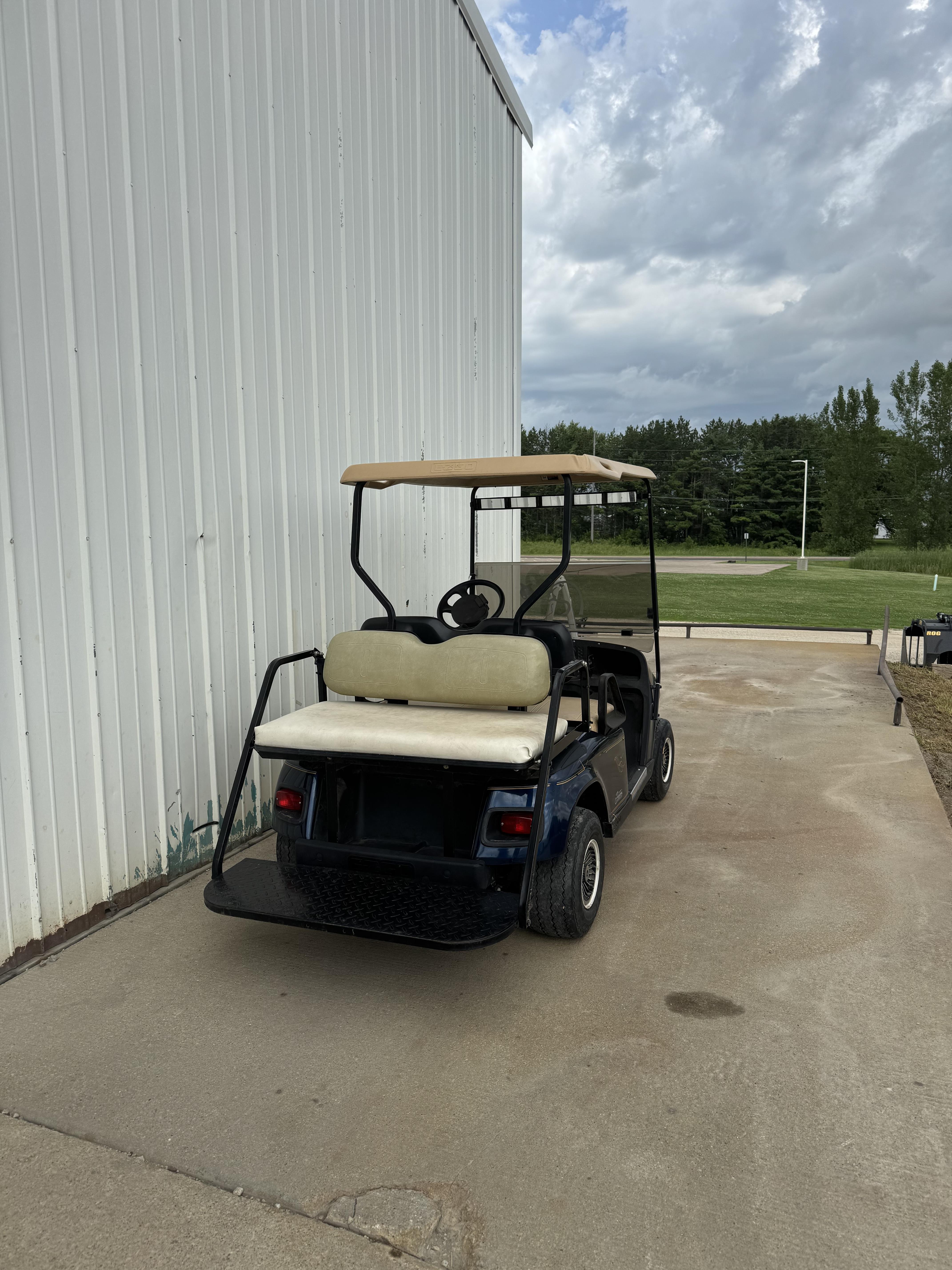 2003 E-Z-GO 4 pass gas - Photo 3