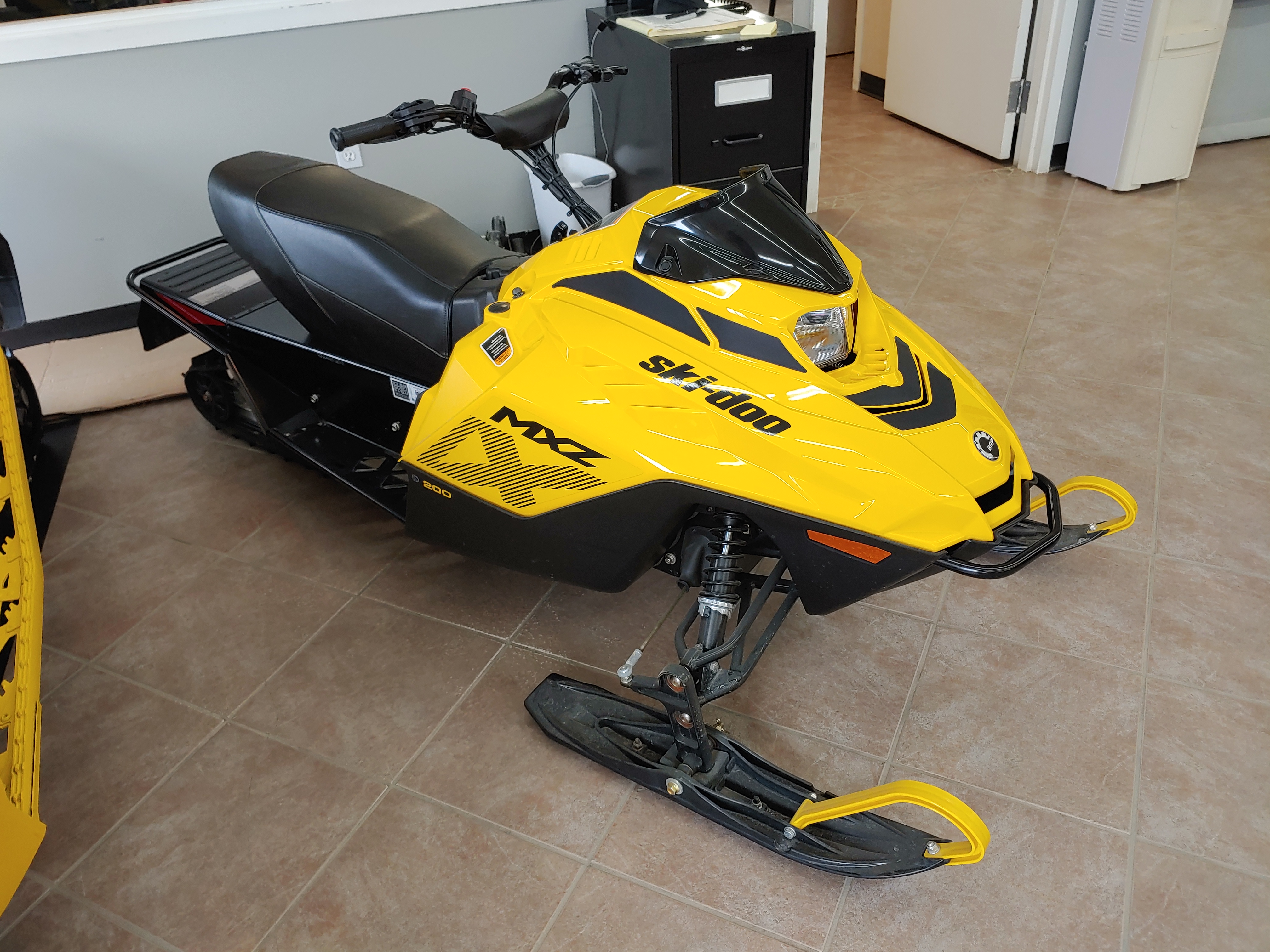 2025 Ski-Doo MXZ 200 - Photo 2