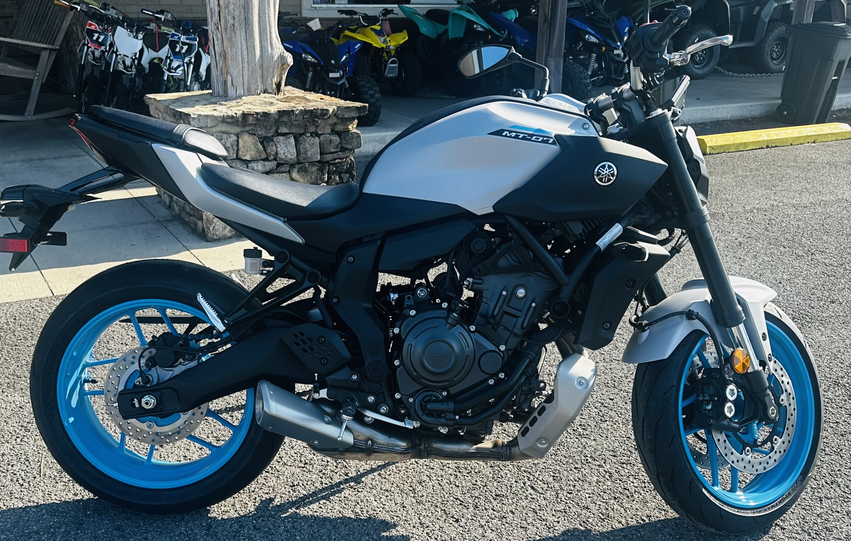2025 Yamaha MT-07 CA - Photo 2