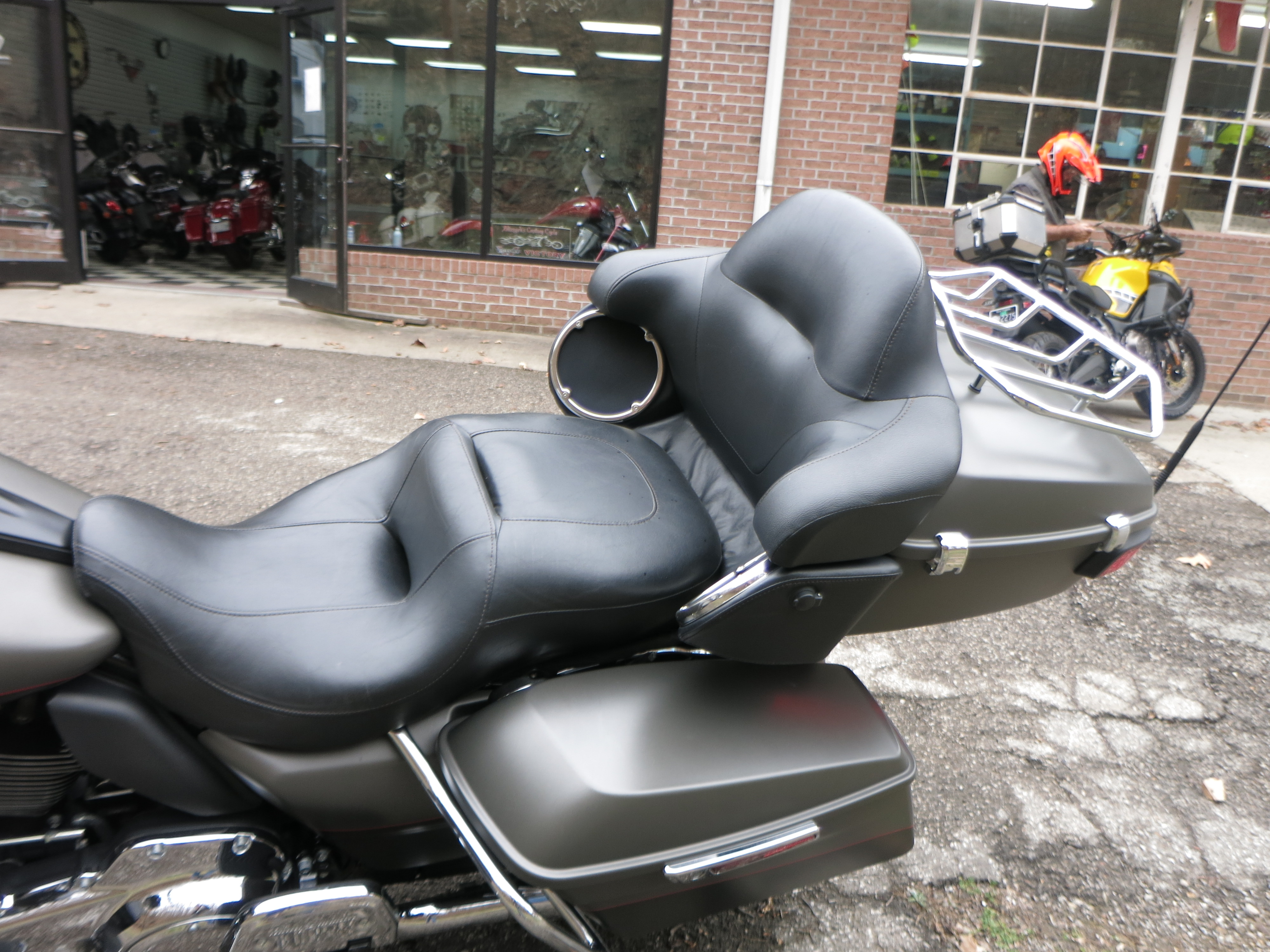 2018 Harley-Davidson® Ultra Limited - Two-Tone Option - Photo 8