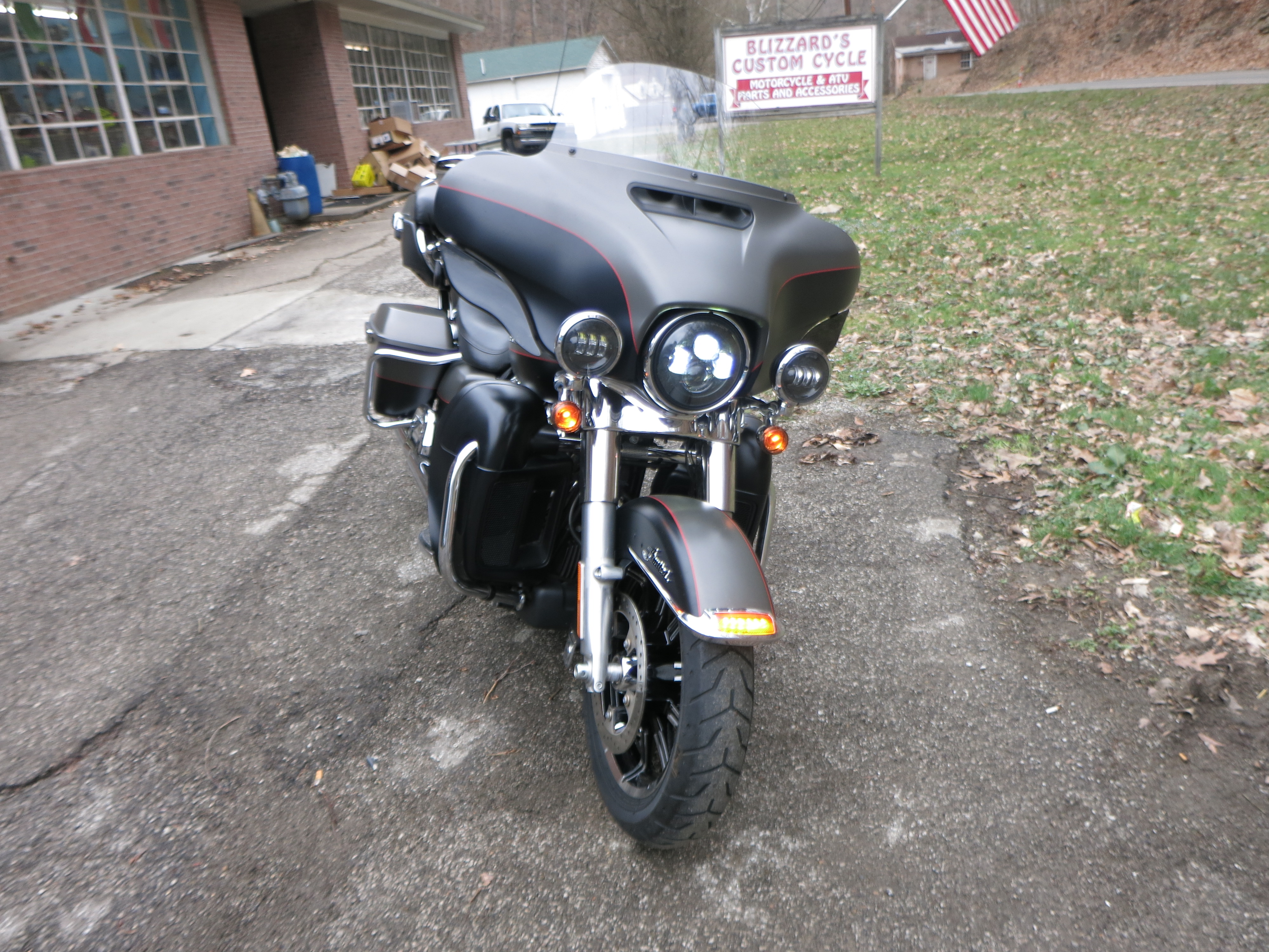 2018 Harley-Davidson® Ultra Limited - Two-Tone Option - Photo 12