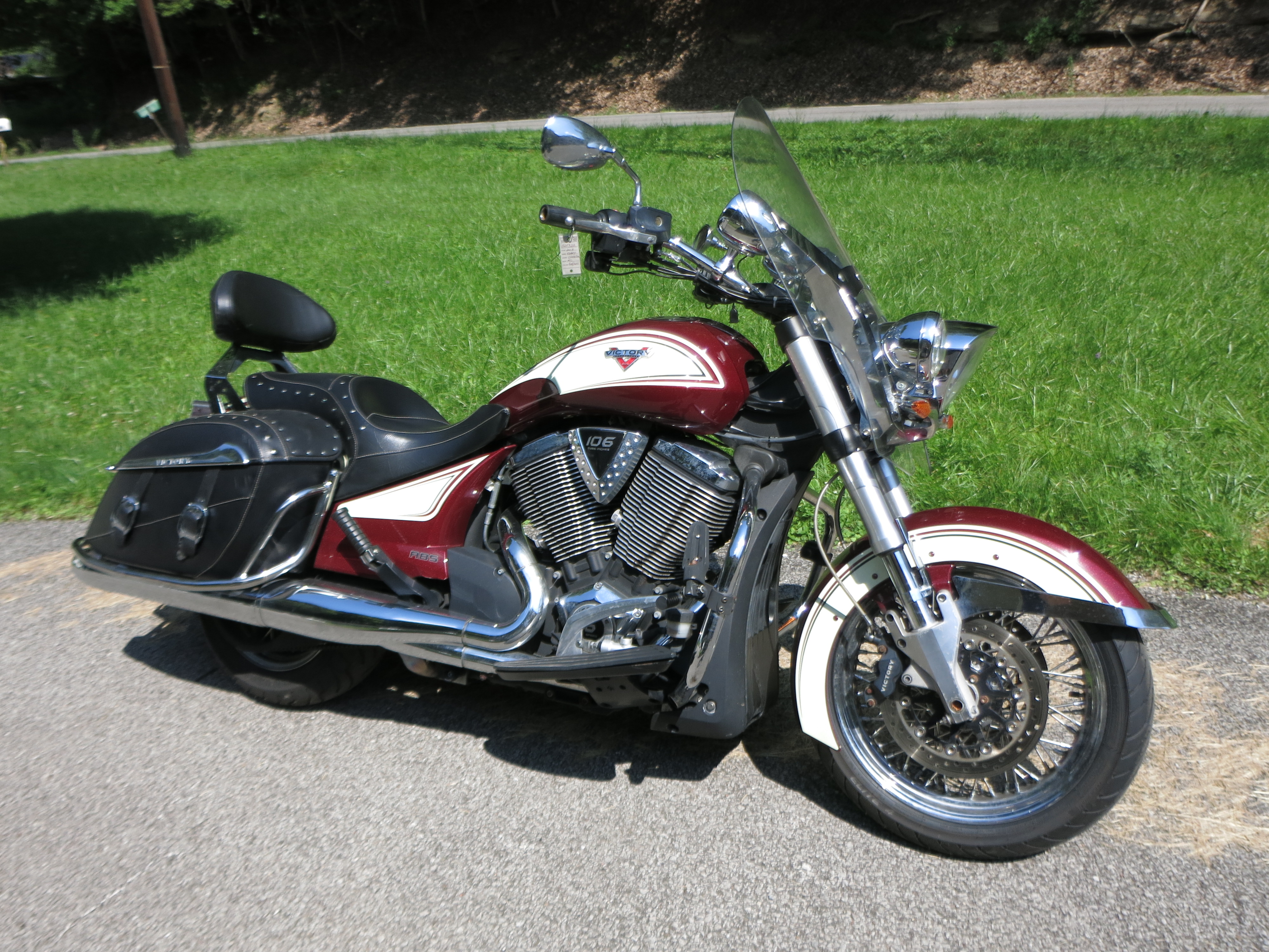 2013 Victory Motorcycles Cross Roads® Classic - Photo 4