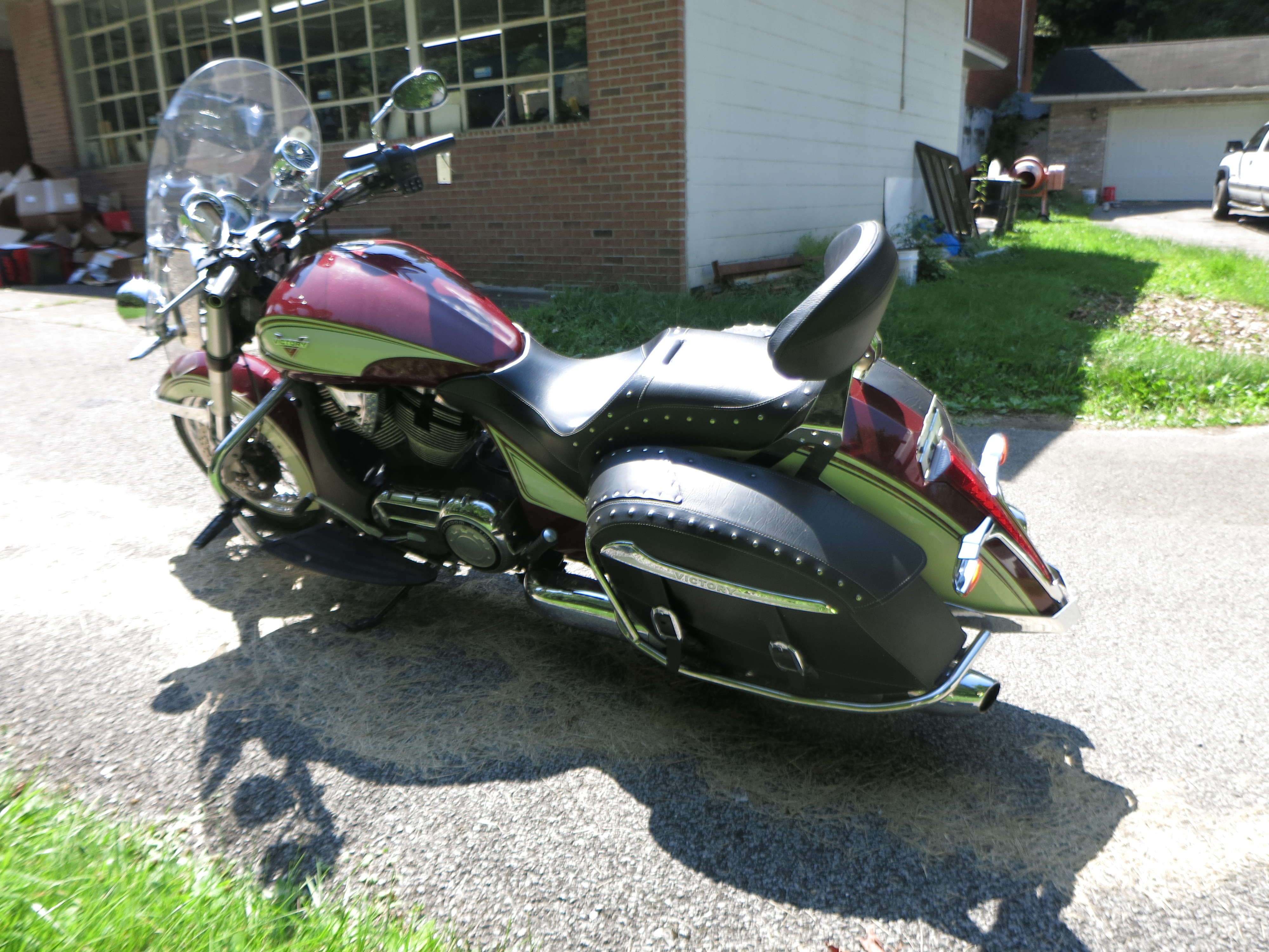 2013 Victory Motorcycles Cross Roads® Classic - Photo 11