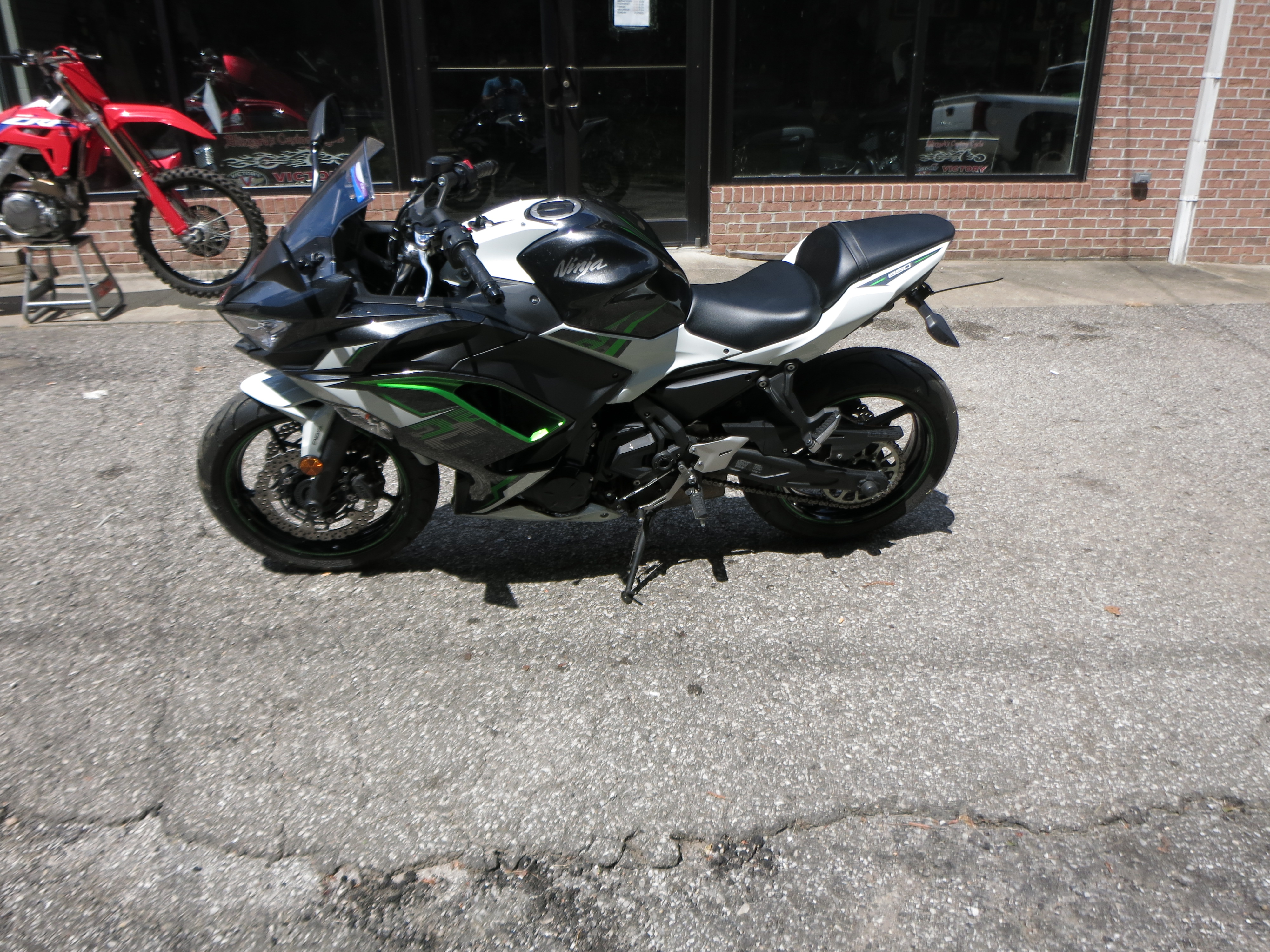 2022 Kawasaki Ninja® 650 ABS - Photo 10